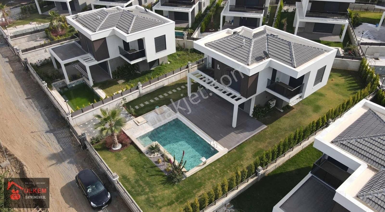 Kuşadası Güzelçamlı Satılık Villa 640m2 Arsa Denize Yakın 4+1 Müstakil Özel Havuzlu Lüks Villa