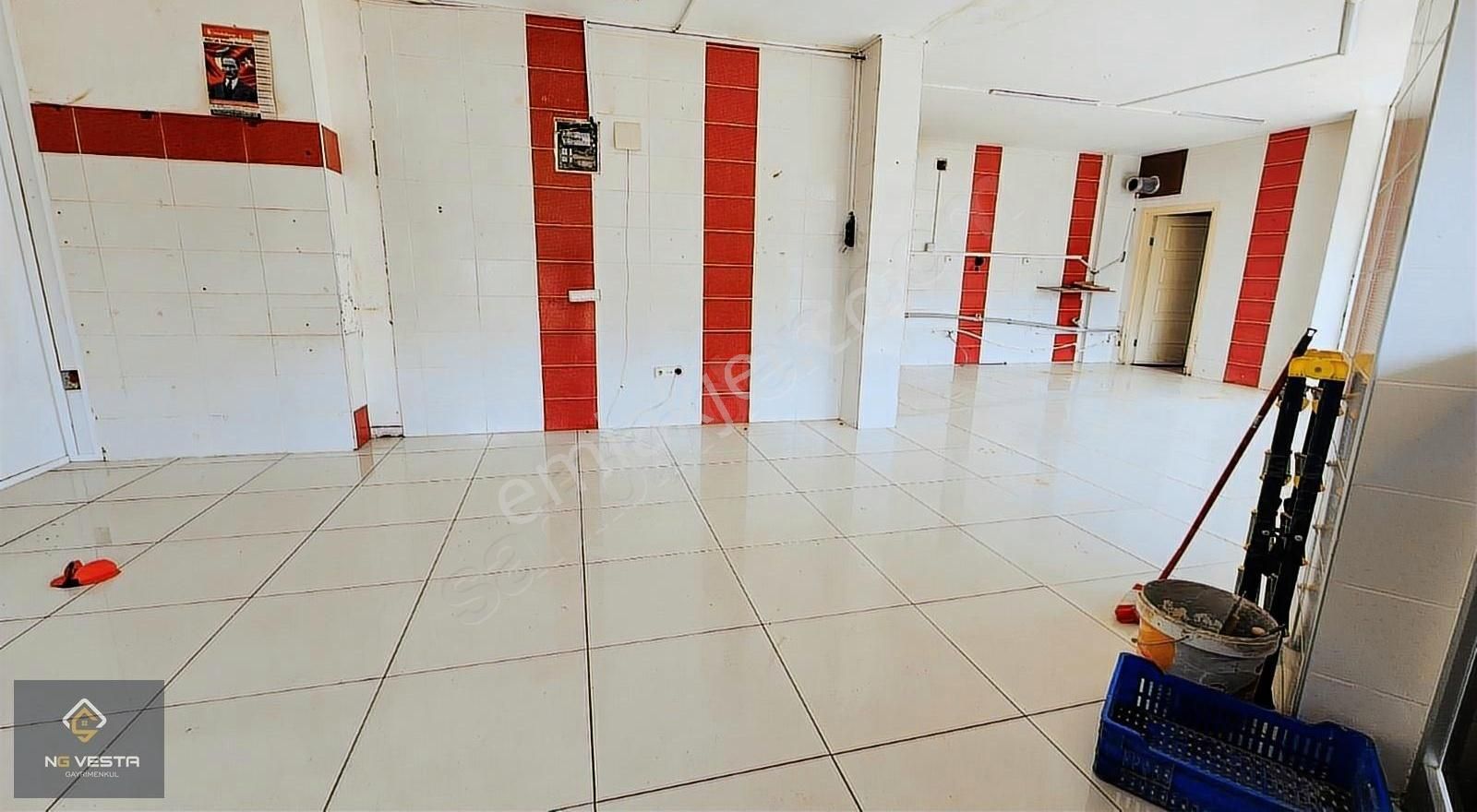 Zeytinalanı Merkezde Tabela Değeri Yüksek Geniş Cepheli Dükkan - Görsel 3