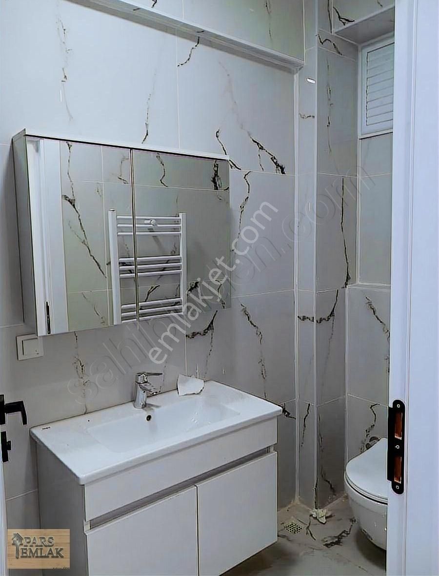 Bayrampaşa Muratpaşa Satılık Daire Cumhuriyet Cad. Dinçer Taksi Karşısı Satılık 2+1 65 M2 Daire