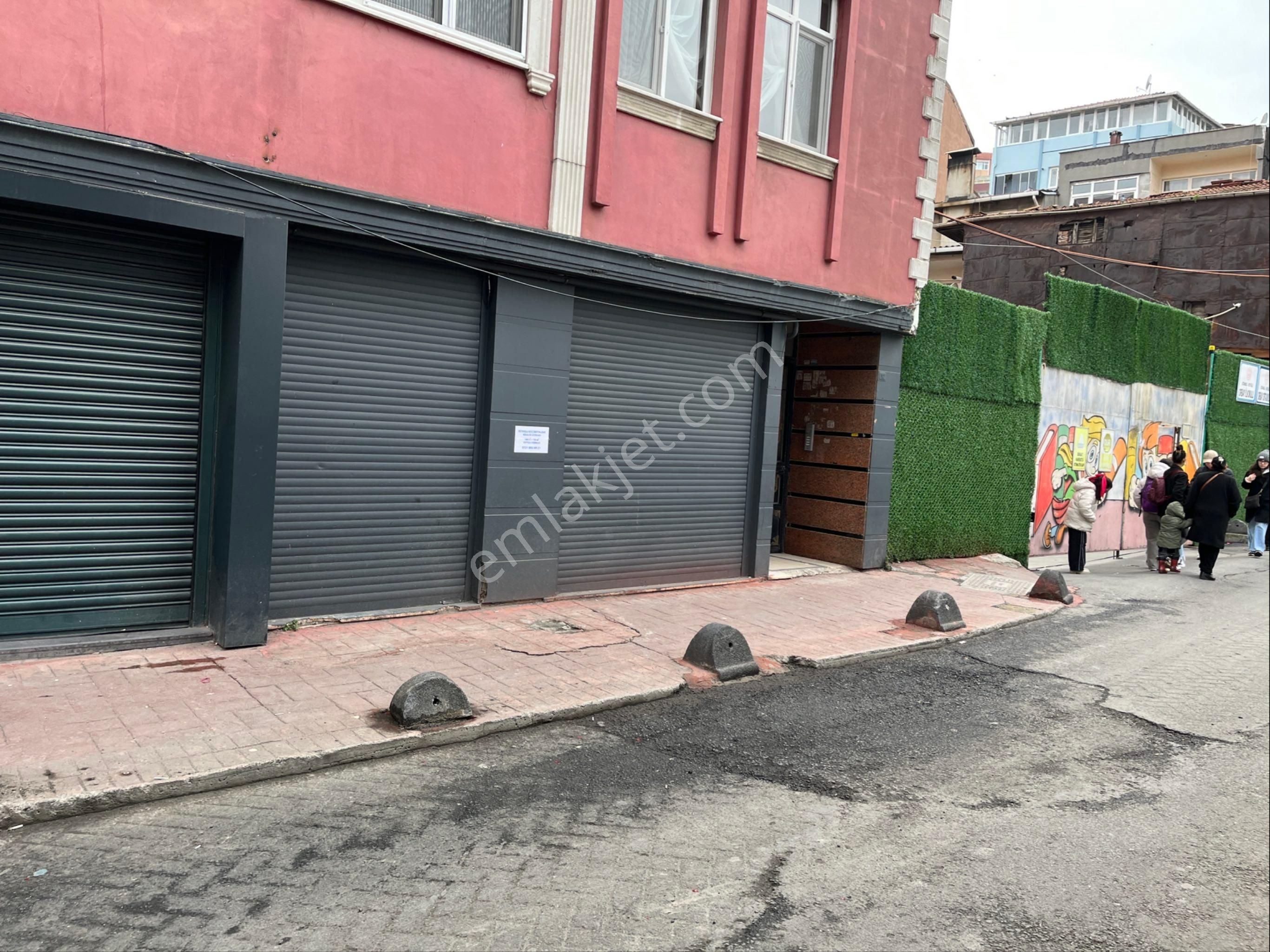 Beyoğlu Küçük Piyale Kiralık Dükkan & Mağaza Beyoğlu Kasımpaşa Küçük Piyale' De 200 M2 Depolu Kiralık Dükkan