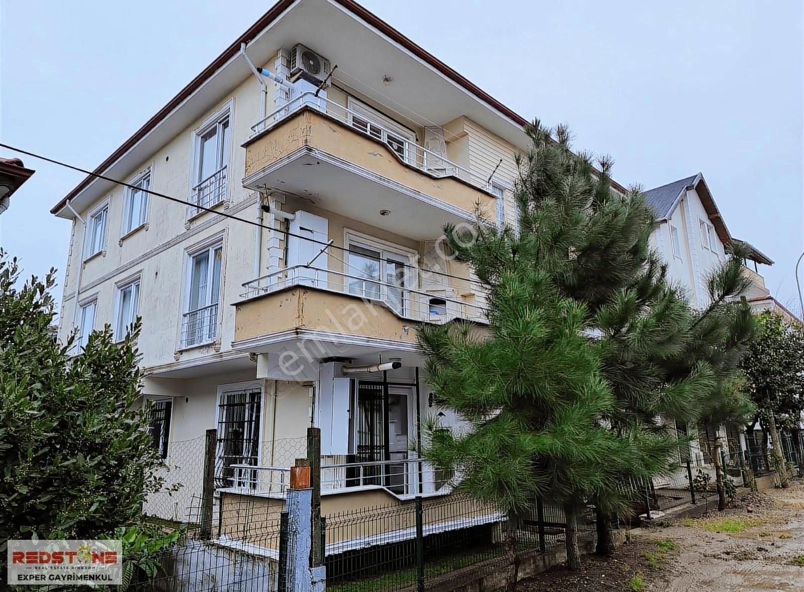 Karasu Yalı Satılık Daire Denize Yakın Bahçe Kullanımlı Bakımlı Satılık 2+1 Daire