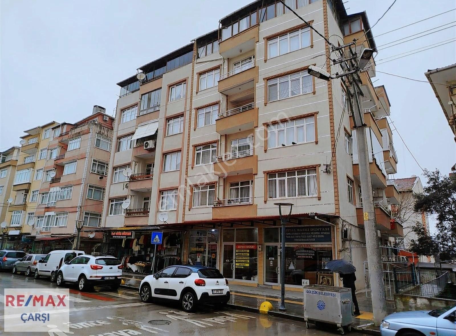 Gölcük Dumlupınar Satılık Daire Remax Çarşı'dan Gölcük Dumlupınarda 3+1 Ara Kat Satılık Daire