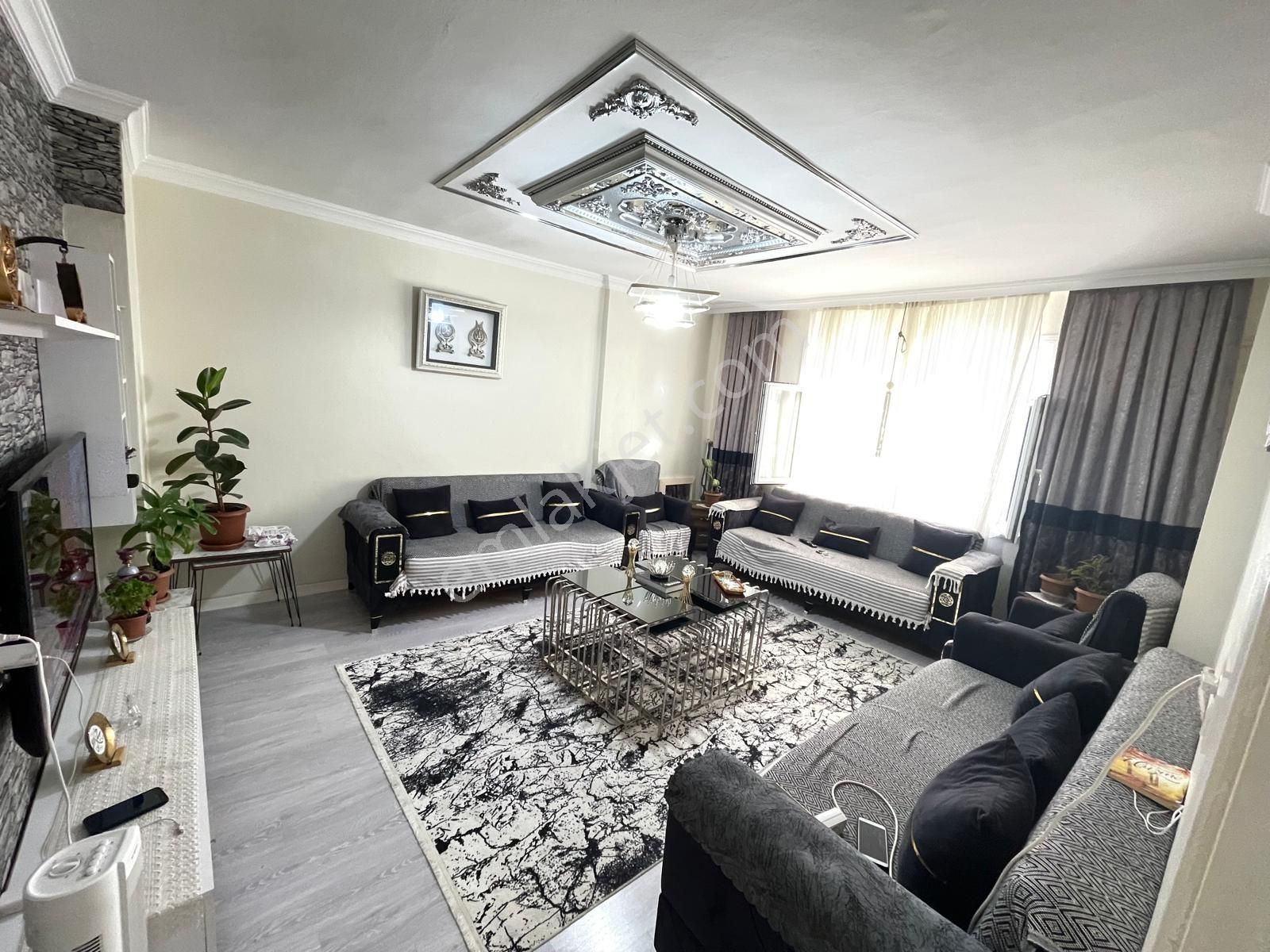 Özgür İnşaat'tan Malkoçoğlu Mah'de 3+1 135m2 Orta Kat Daire Acil Satılık