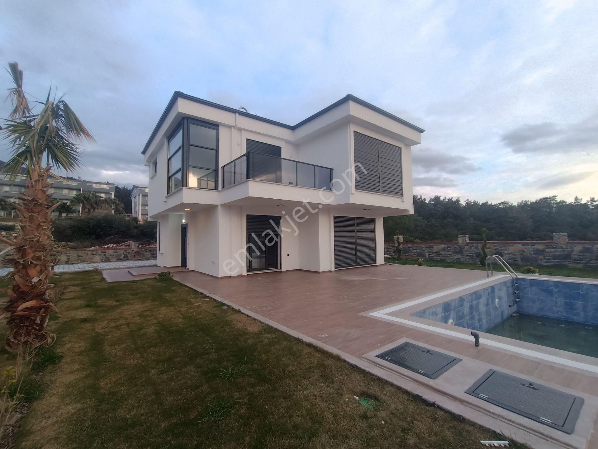 Didim Akbük Satılık Villa Didim Akbük'te Satılık Ultra Lüks Villa 4+1 Full Deniz Manzaralı