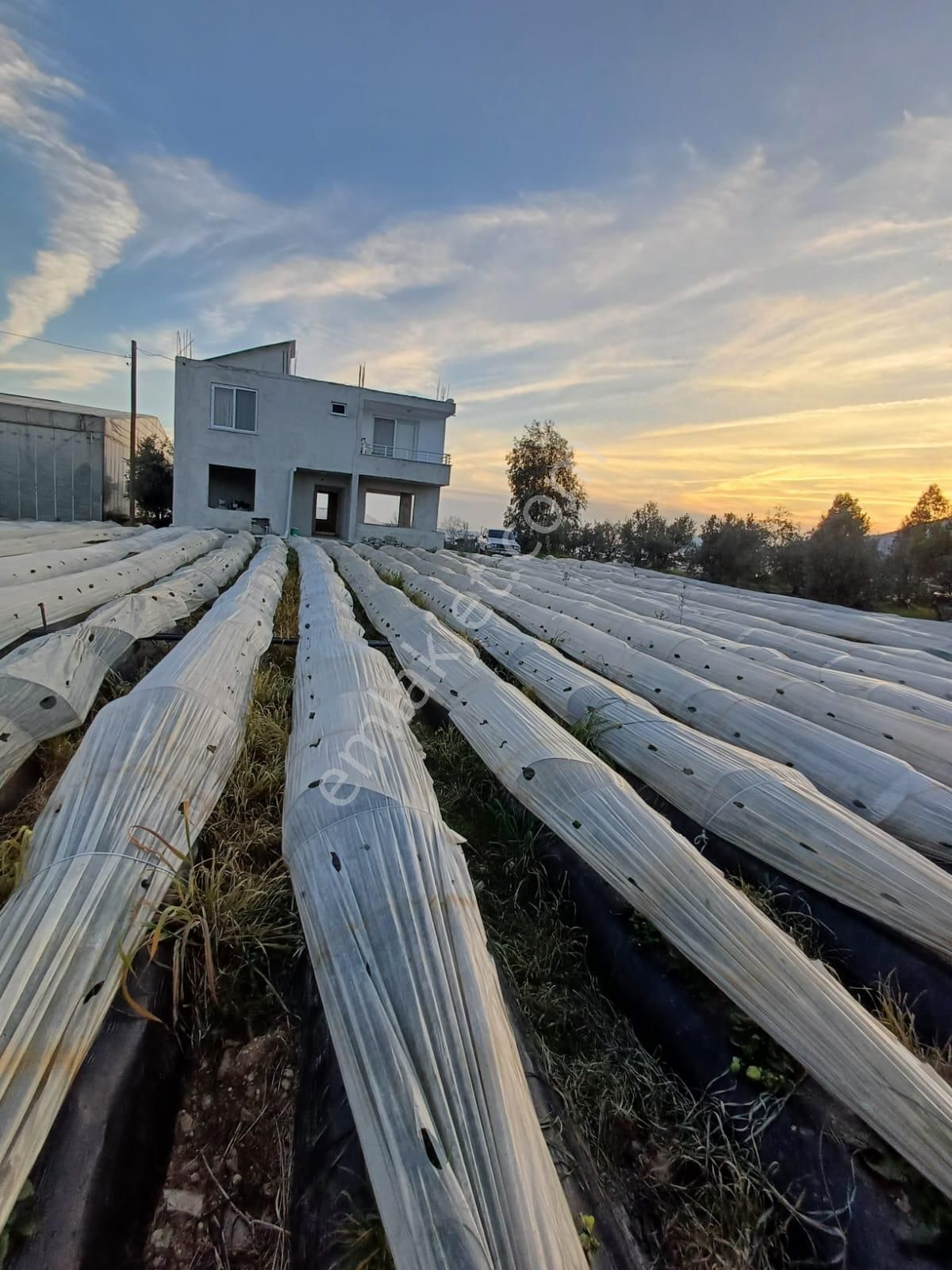 Anamur Çarıklar Satılık Daire Çarıklar Kocadutta Satılık 1820 M2 İçinde Ev Ve Arsa