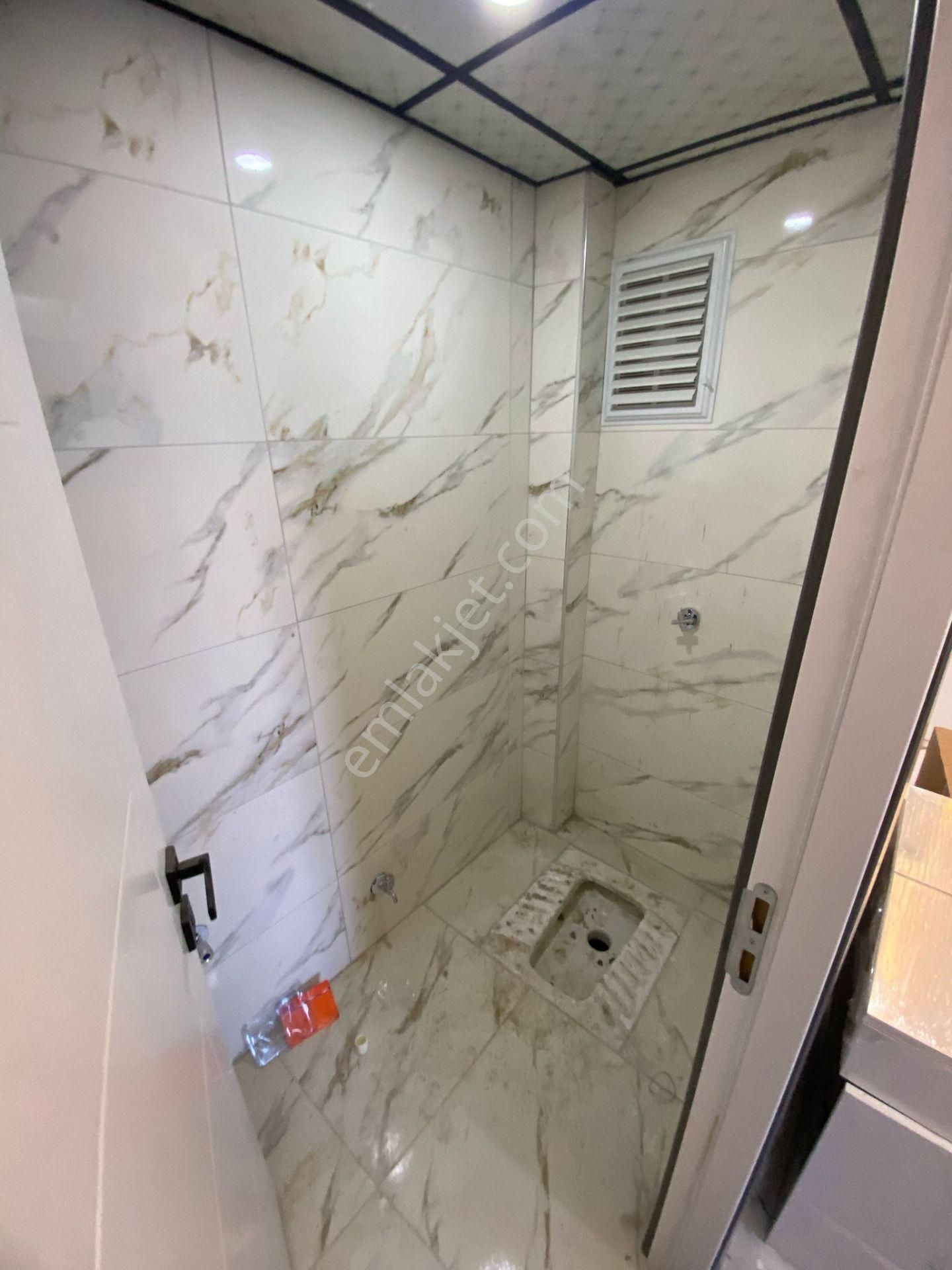 Çamlıca Mahallesinde Geniş Ebeveyn Banyolu 3+1 Satılık Daire