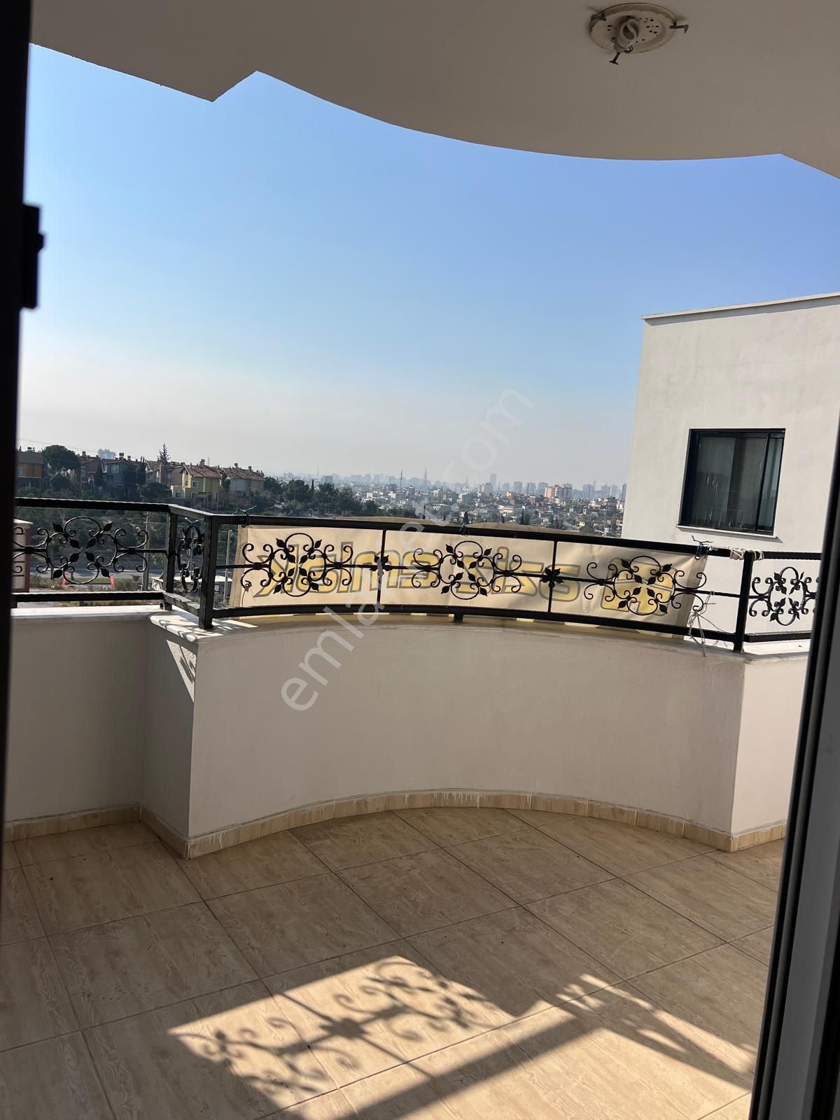 Aziz Emlak’tan Korukent’te Satılık Üç Katlı Altı Dükkan Üstteki Daireler 4 + 1 Bağımsız Mutfak - Görsel 11