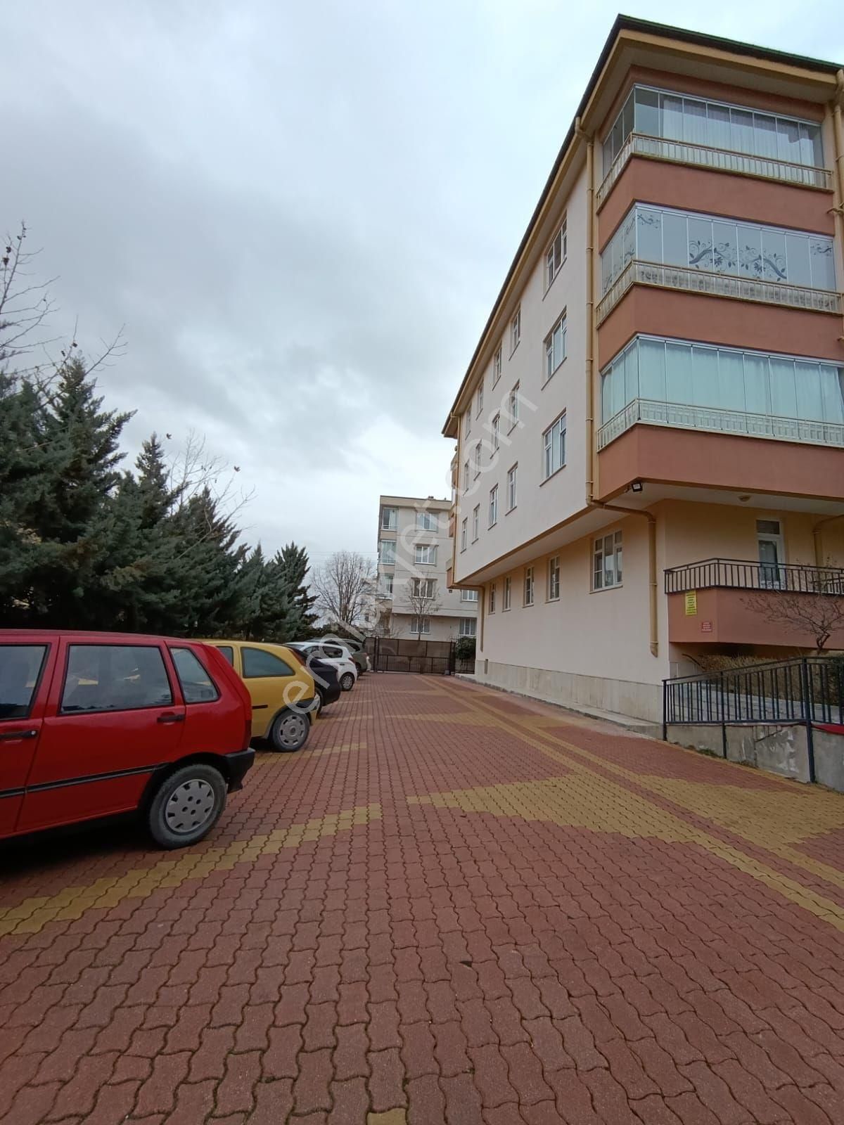 Selçuklu Hanaybaşı Satılık Daire Satılık Daire Hanaybaşı Mah.alemdar Caddesi Üzerinde 180 M2 Kullanım Olan Dairemiz Satılıktır