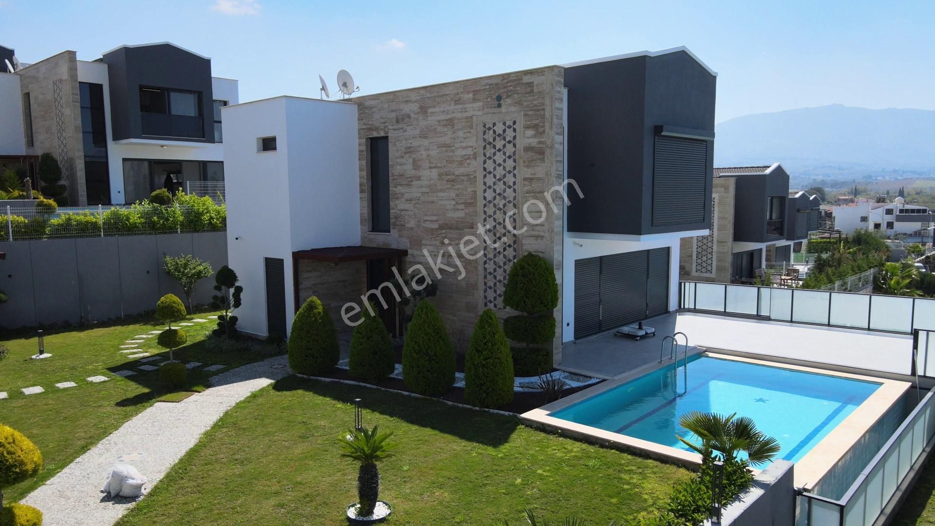 Aydın Kuşadası Havuzlu Satılık Villa Deniz Manzaralı, Özel Havuzlu, Lüks Müstakil 4+1 Villalar