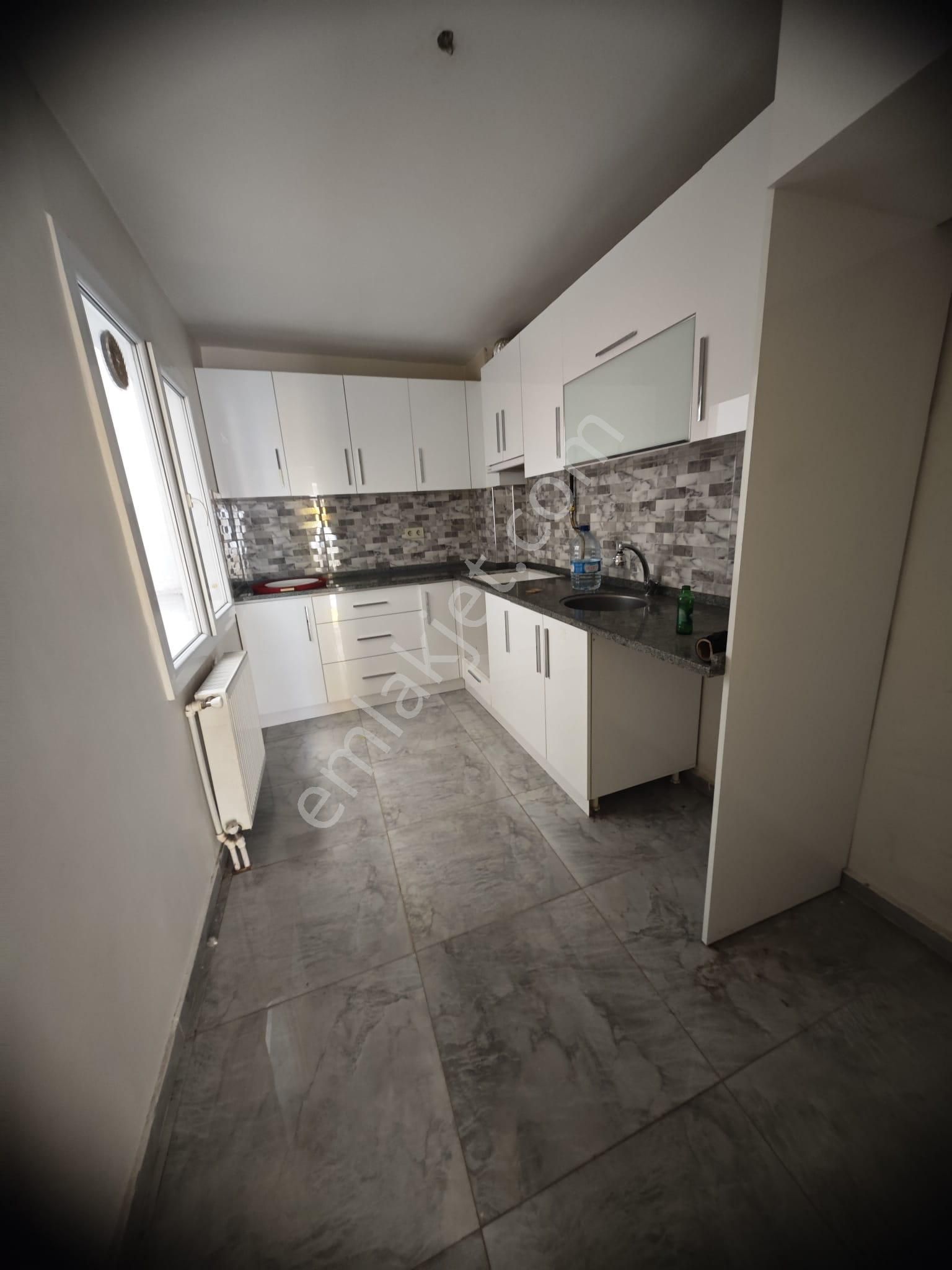 Konak Göztepe Kiralık Daire Göztepe Metro Yanı Arakat Full Bakımlı 3+1 Daire