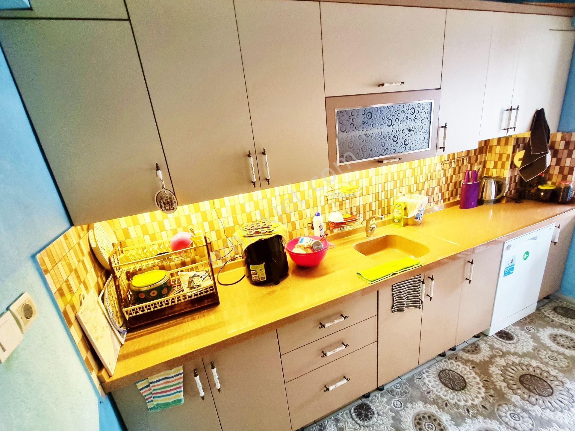 🔴🔴aktiften Akçay'da Ön Cephe Doğalgaz Kombili Asansörlü Otoparklı 3+1 Satılık Daire