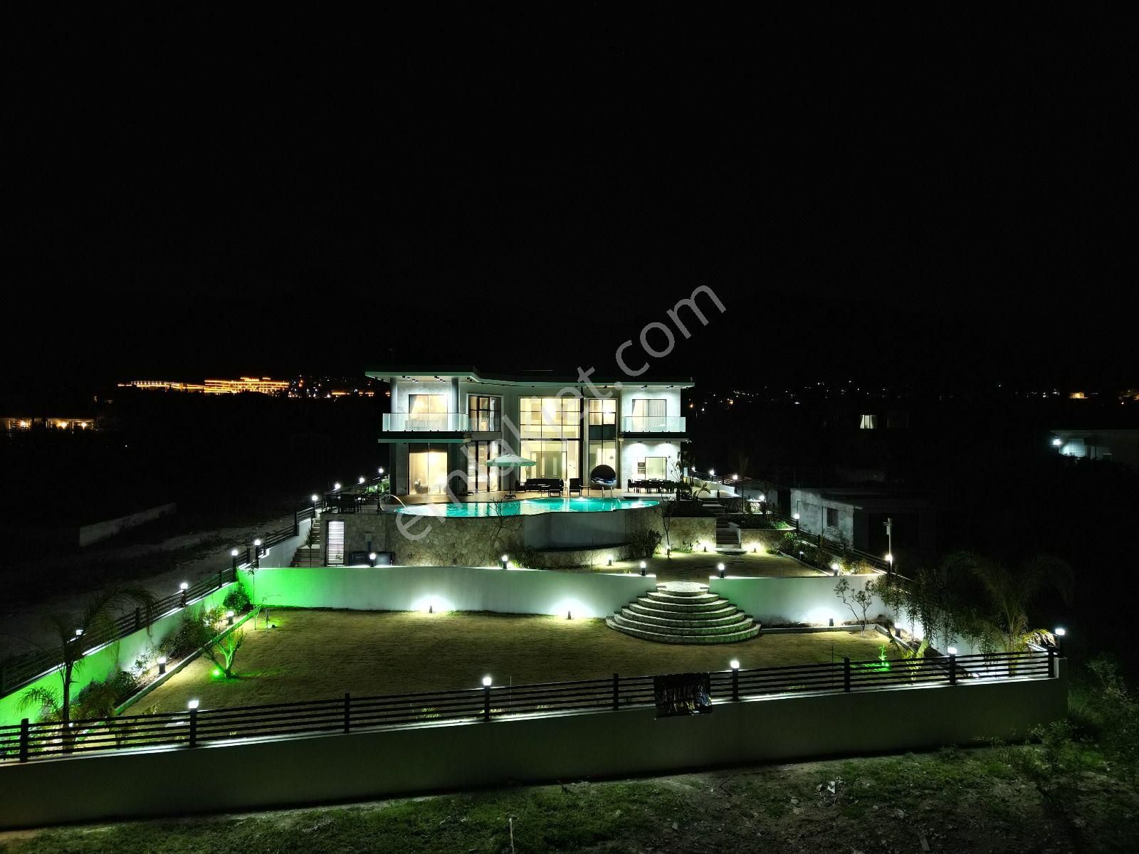 Girne Çatalköy'de Denize Sıfır Tek Yetkili Satılık 5+1 Premium Villa !!! - Görsel 7