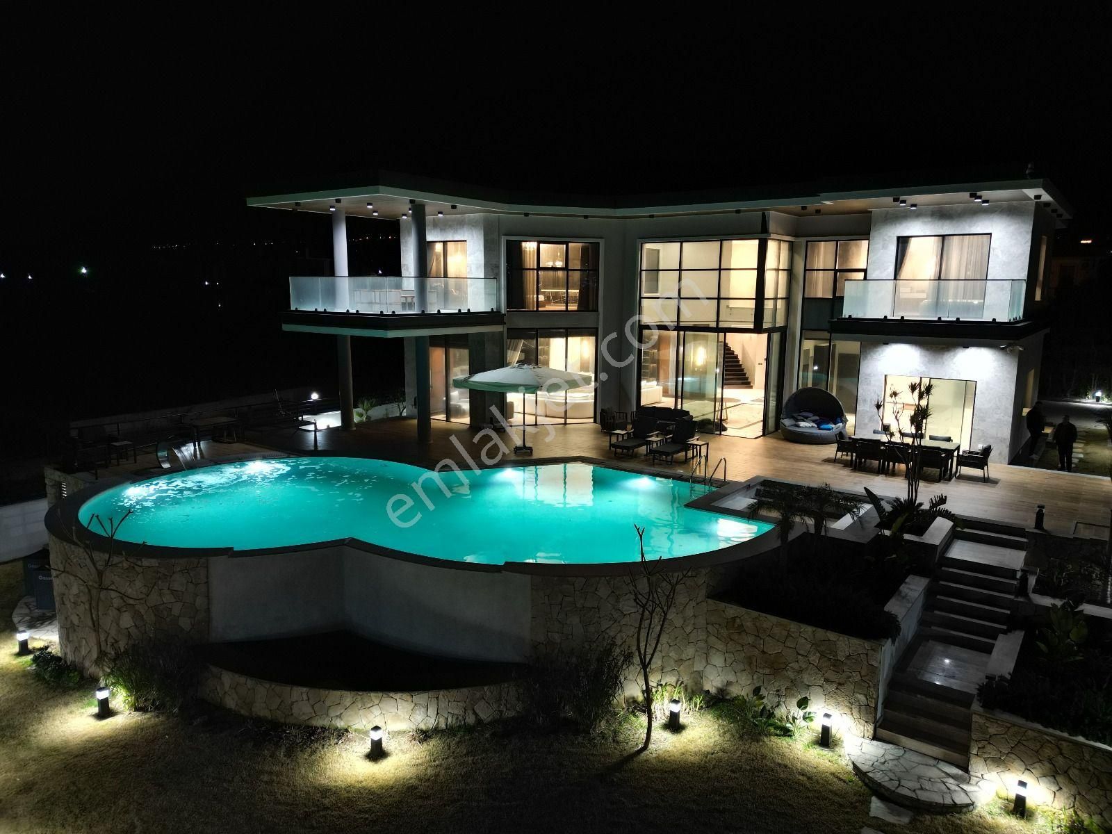 Girne Çatalköy'de Denize Sıfır Tek Yetkili Satılık 5+1 Premium Villa !!! - Görsel 8