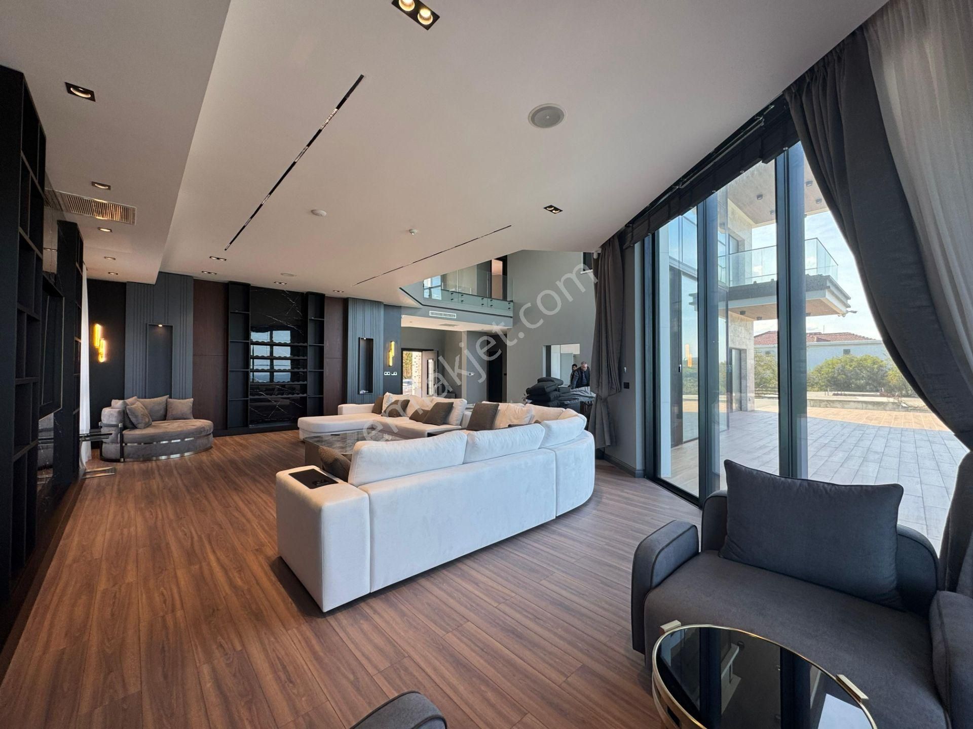 Girne Çatalköy'de Denize Sıfır Tek Yetkili Satılık 5+1 Premium Villa !!! - Görsel 12