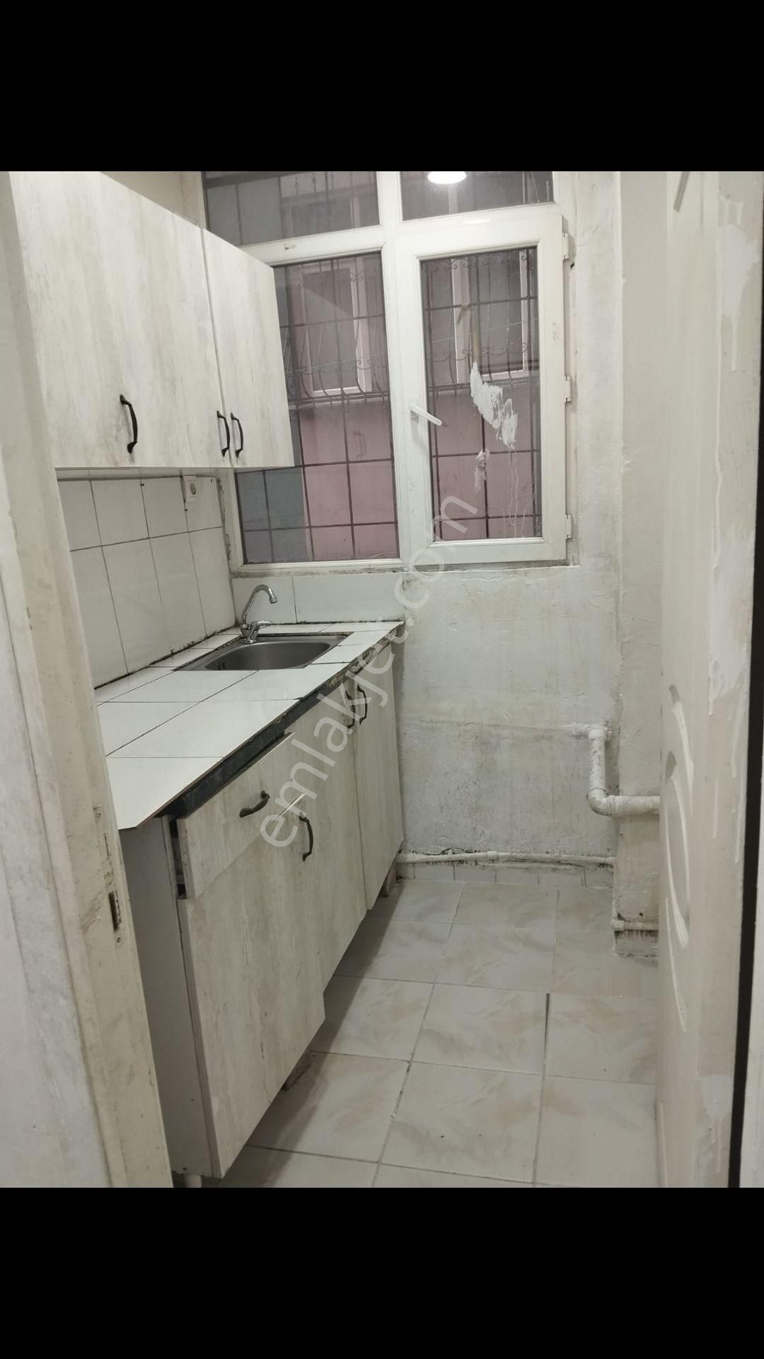 İstanbul Bahçelievler Kiralık Dükkan & Mağaza S.evler Hürrüyet Mh.caddeye 1.buna 1+1 50m2 Mutfaklı Wc Lı Dukkan