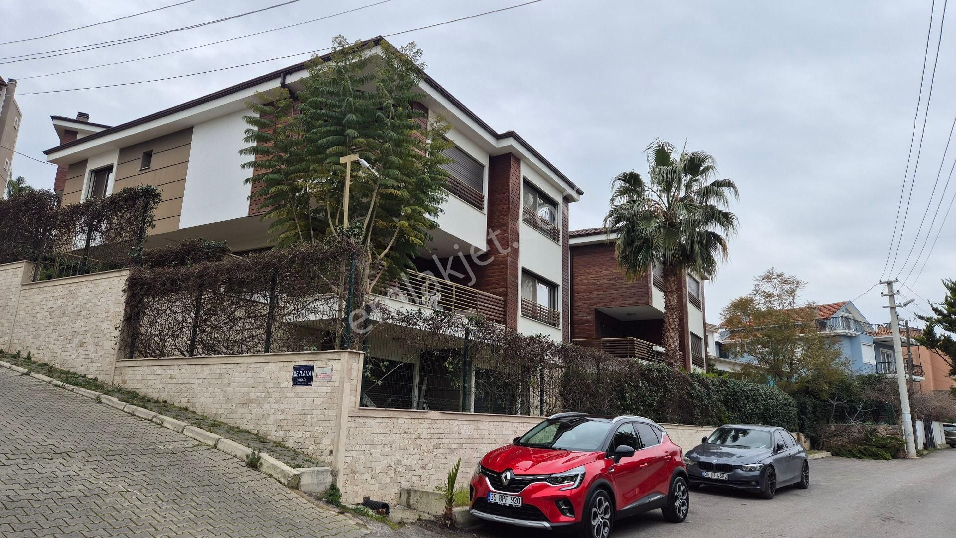 İzmir Narlıdere Site İçerisinde Satılık Villa Özgün Gm'den, Narlıdere'de, Site İçerisinde Satılık 6+2 Müstakil Villa