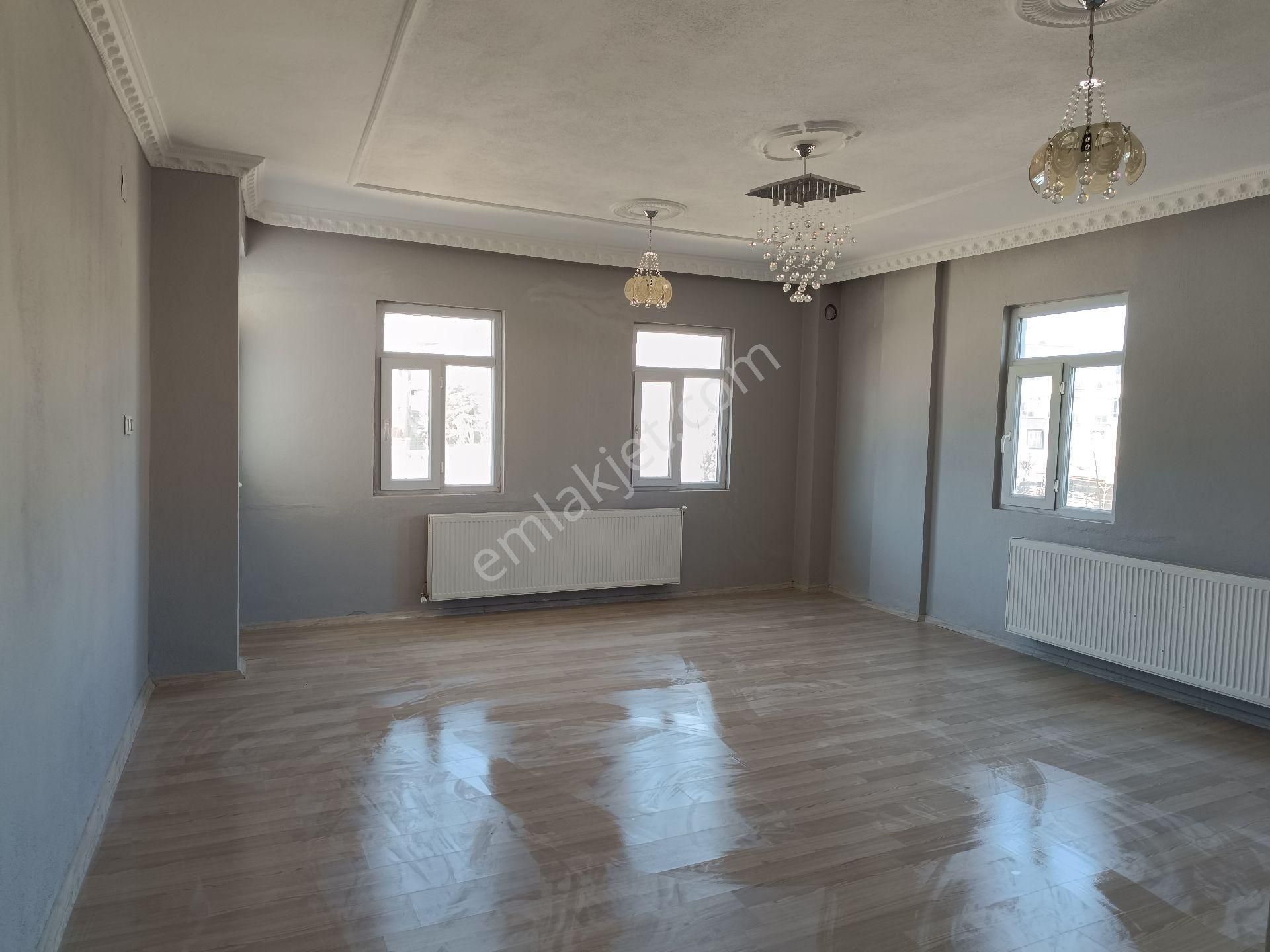 2. Çevre Yolu Hz Ali Camii Civarı 3+1 200m Kesinlikle Emlakçılar Aramasın