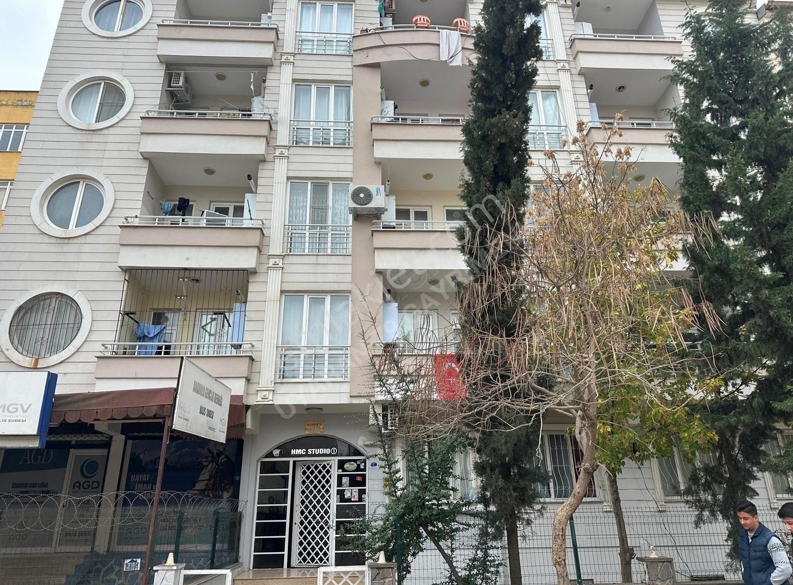 Kilis Merkez Ekrem Çetin Satılık Daire Uyaran79 Gayrimenkul Ünüversite Bölgesinde Hmc Stüdyo 2+1