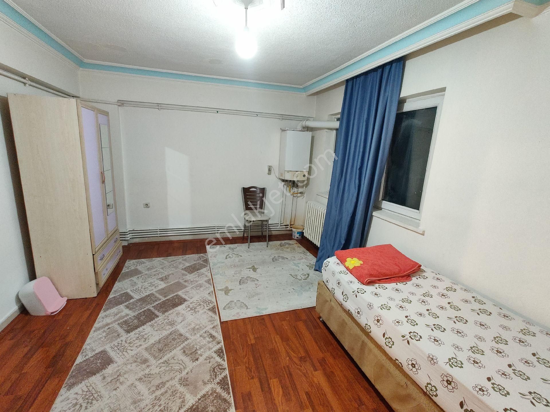 Altındağ Hacı Bayram Kiralık Daire 3+1 Eve Oda Arkadaşı Arıyorum