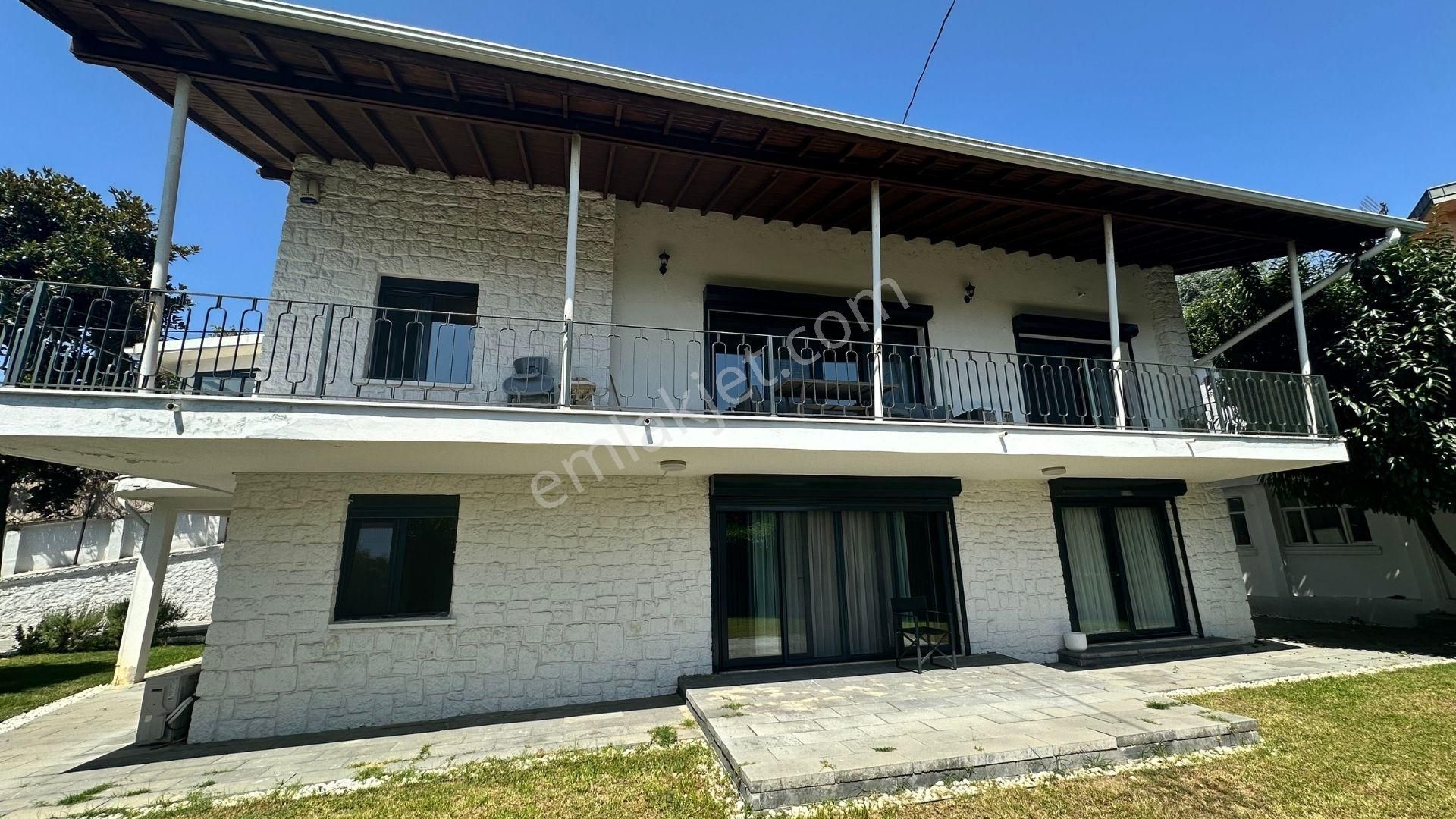 Sarıyer Yeniköy Satılık Villa Sarıyer Yeniköy De Müstakil 5+1 Villa!