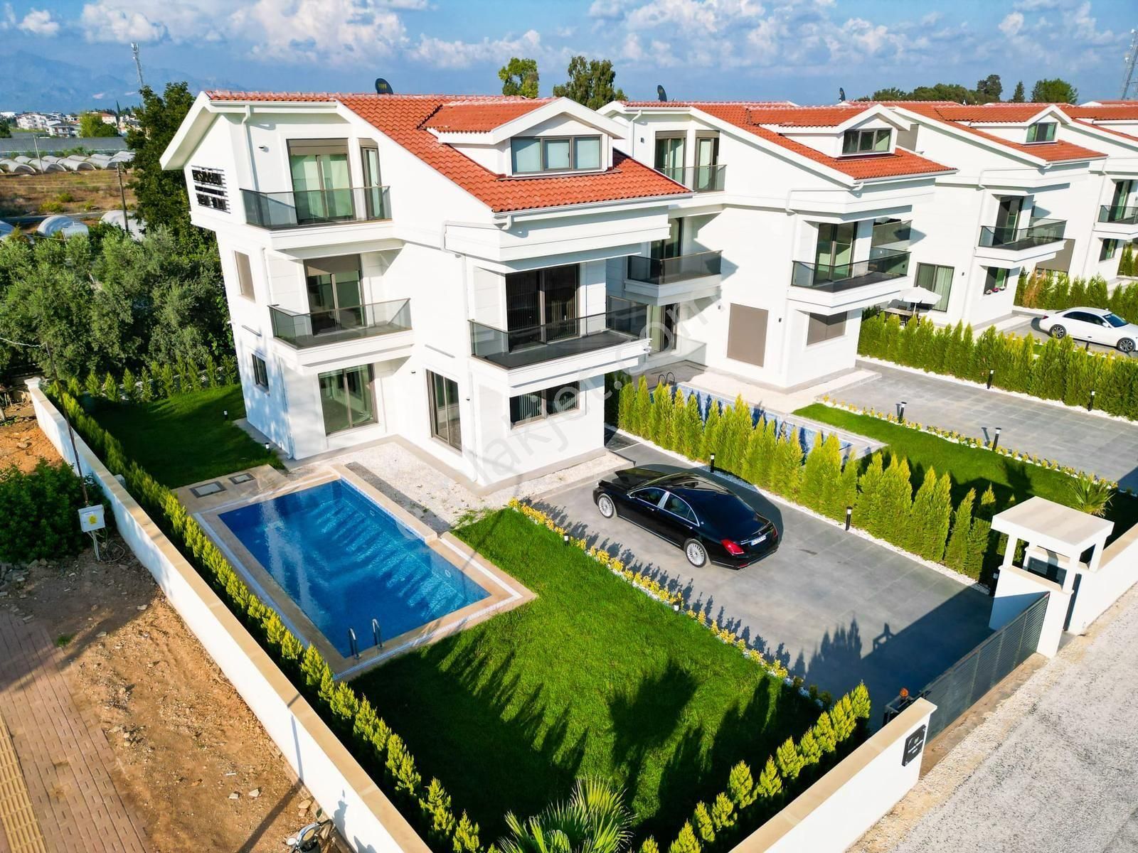 Antalya Serik Bahçeli Satılık Villa Lüks Yaşam Alanına Sahip Villa