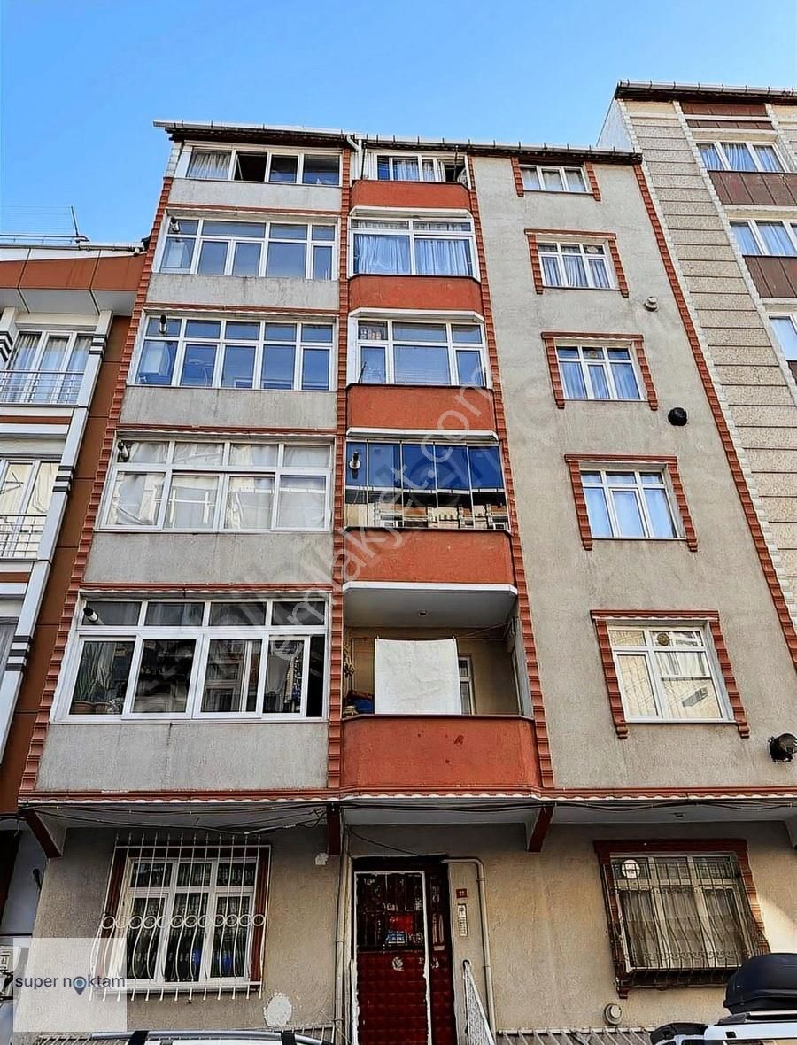 Mehmet Akif Mahallesi'nde Satılık 4.kat 10mt Hisseli Daire