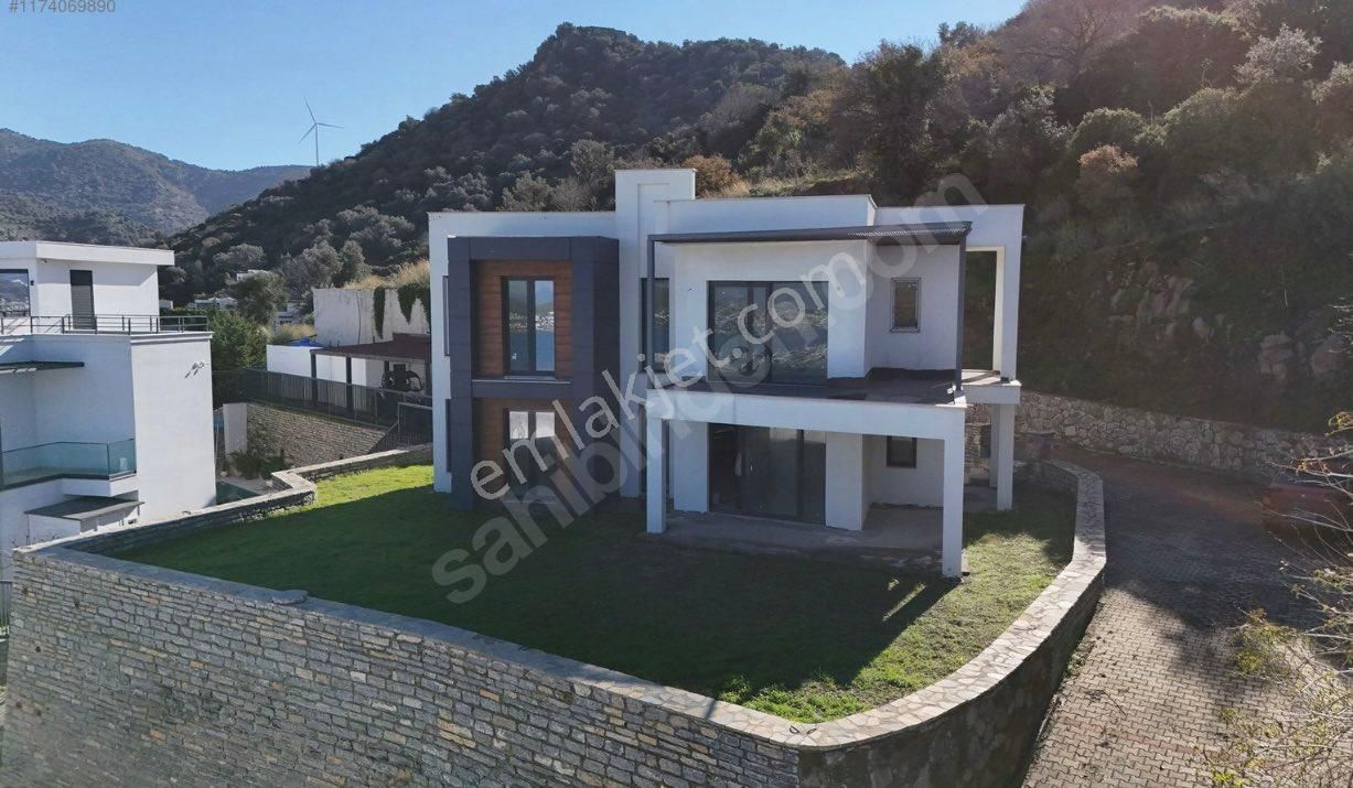 Muğla Bodrum Site İçerisinde Satılık Villa Bodrum Yalıkavakta Eşsiz Manzaralı Villa