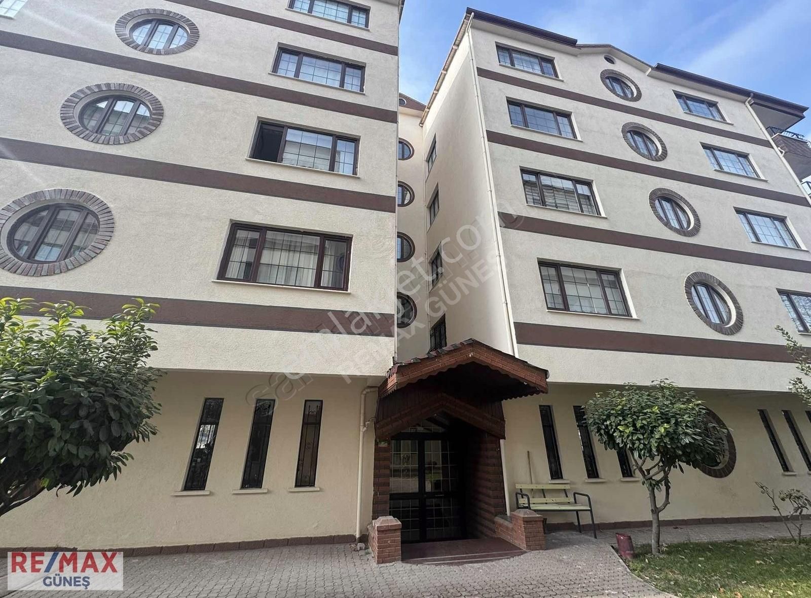 Yeşilyurt İnönü Satılık Daire Genç Doğanoğlu Sitesi'nde Remax Güneş'ten 4+1 Az Katlı Daire