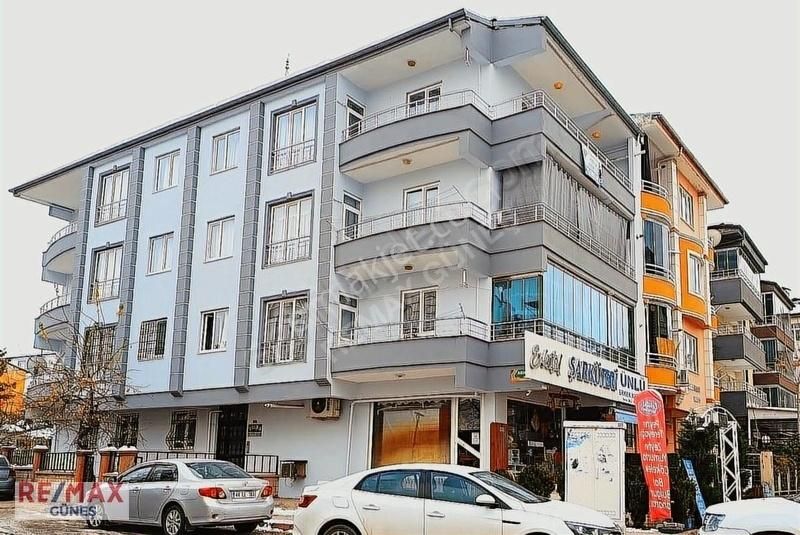 Yeşilyurt Özalper Satılık Daire Özalper Mahallesi'nde 3 Katlı Satılık Daire