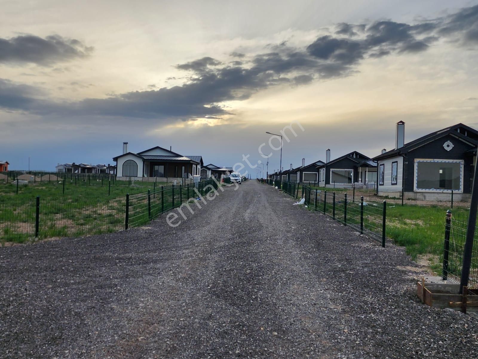 Gölbaşı Yavrucuk Satılık Tarla Gölbaşı Manzaralı 1500m2 Arasası Olan Bahçeli Ev