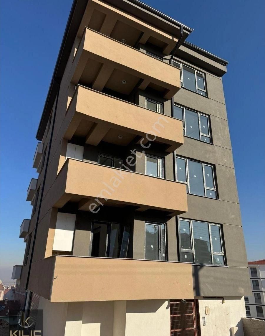 Kılıç Yapıdan Emek Mh Dilek Cad. Yakını Bahçe Nizamlı 3+1 Daire