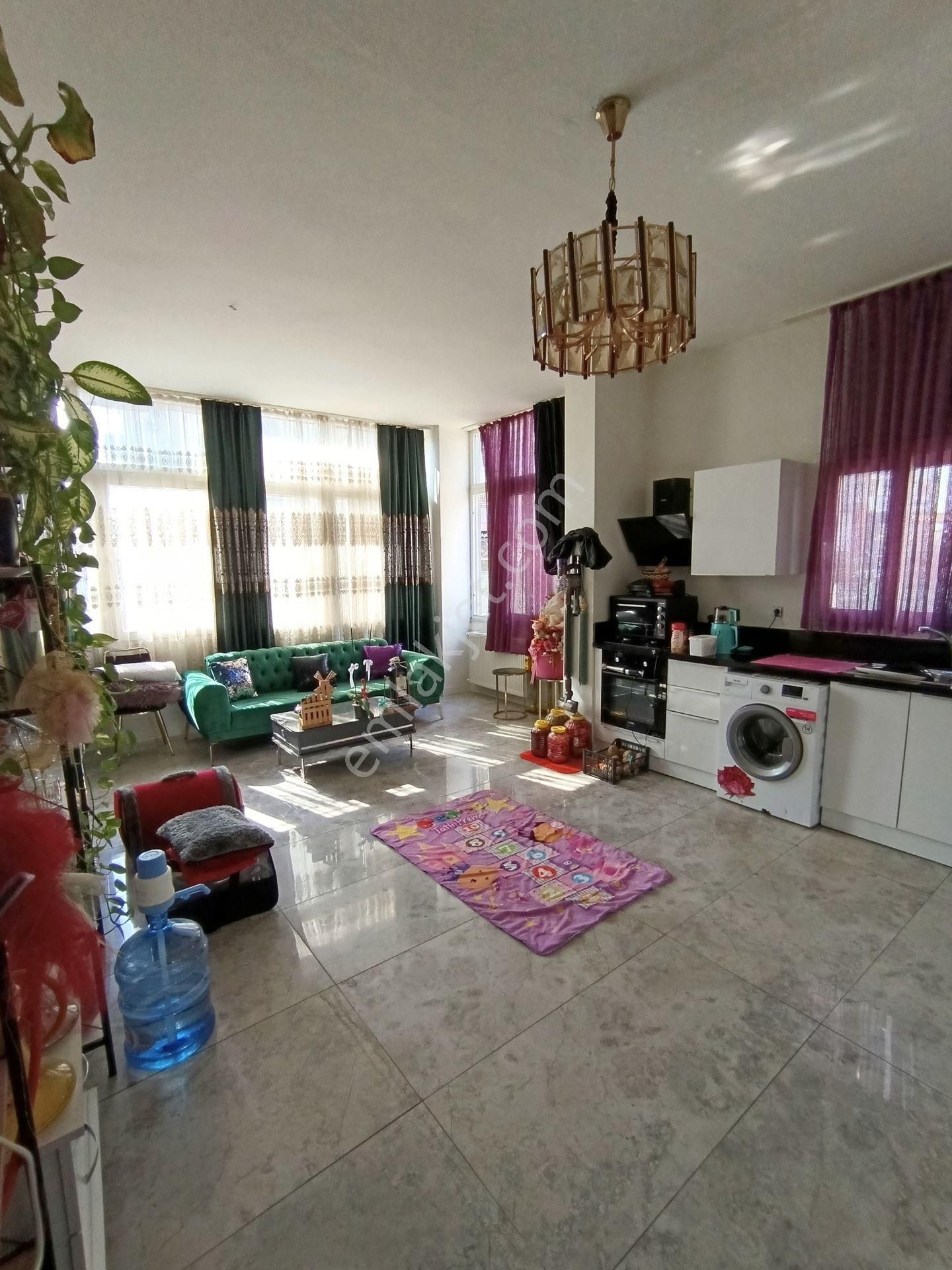 Seyhan Pınar Satılık Daire Pınar Mh. Site İçerisinde Havuzlu A/k. Otoparklı 3+1