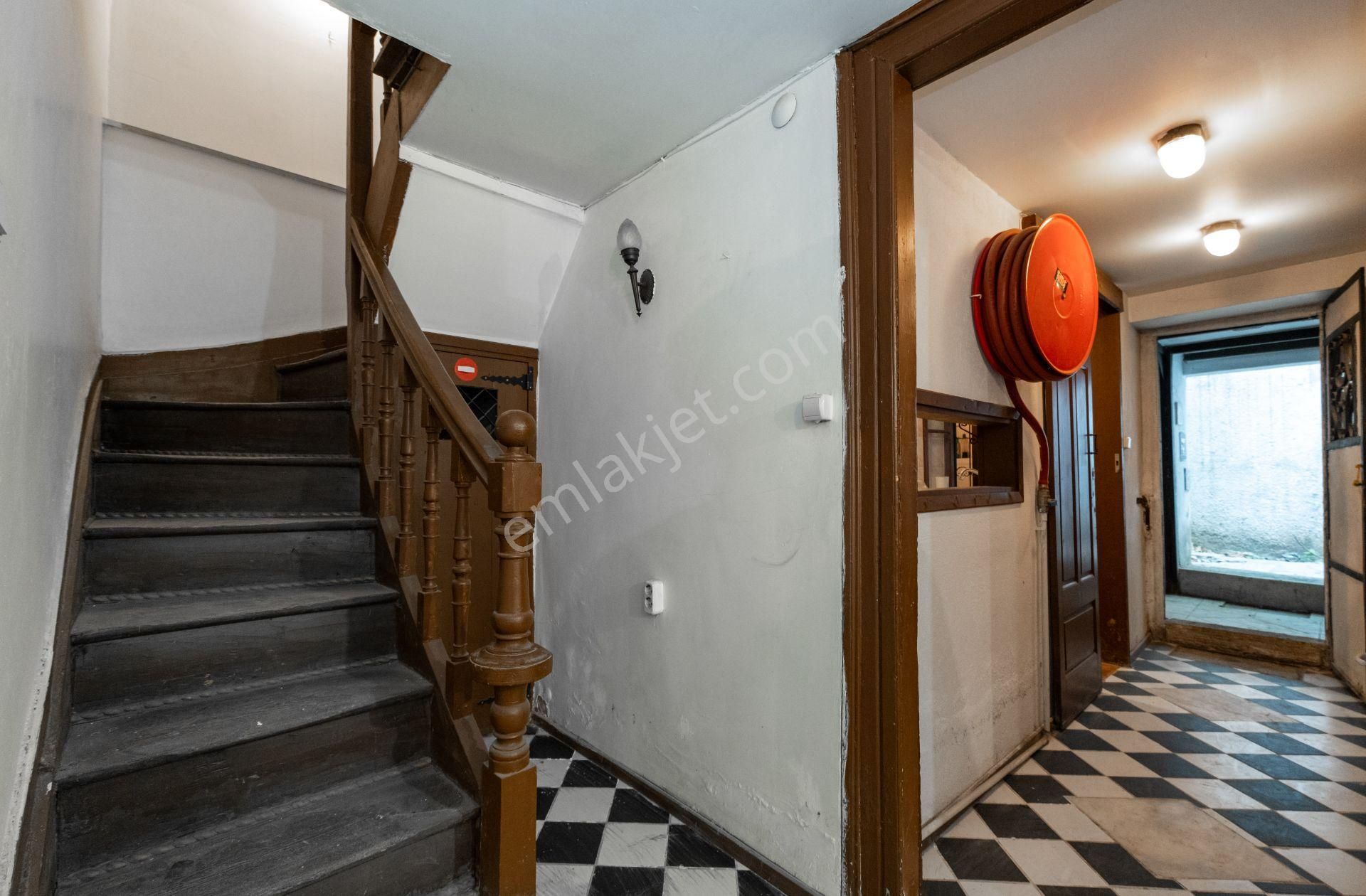 Karşıyaka'nın Merkezinde Müstakil Satılık Köşk - Görsel 19