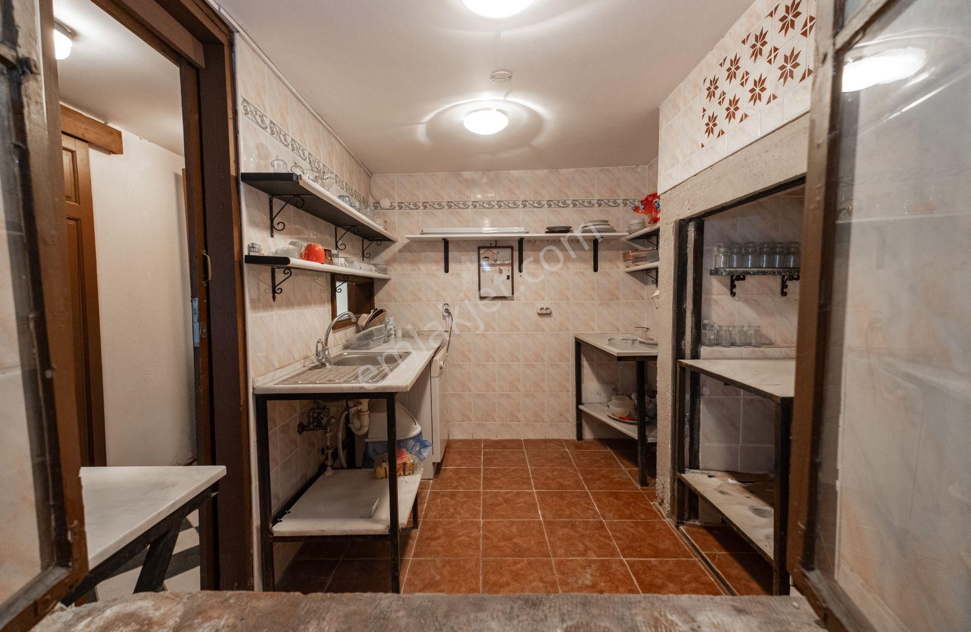 Karşıyaka'nın Merkezinde Müstakil Satılık Köşk - Görsel 18