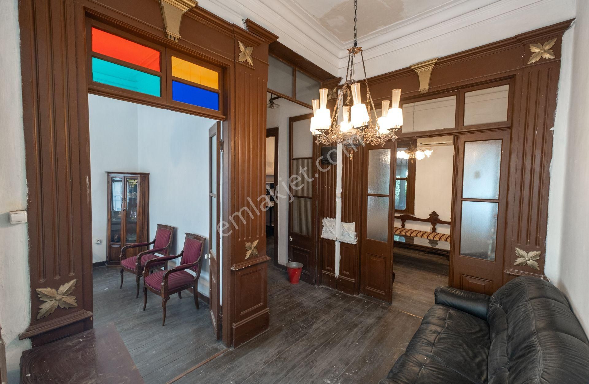 Karşıyaka'nın Merkezinde Müstakil Satılık Köşk - Görsel 4