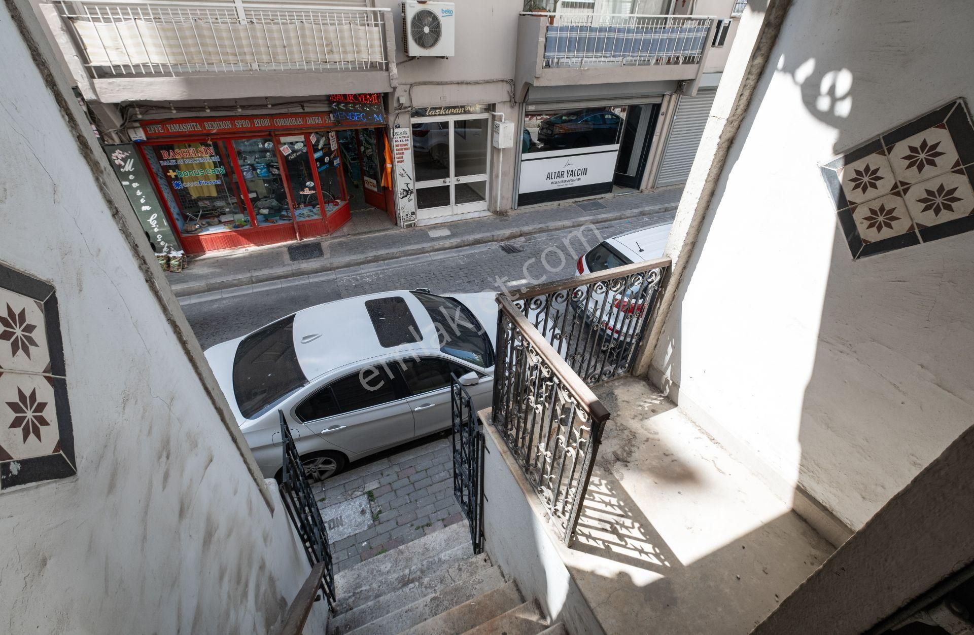 Karşıyaka'nın Merkezinde Müstakil Satılık Köşk - Görsel 27