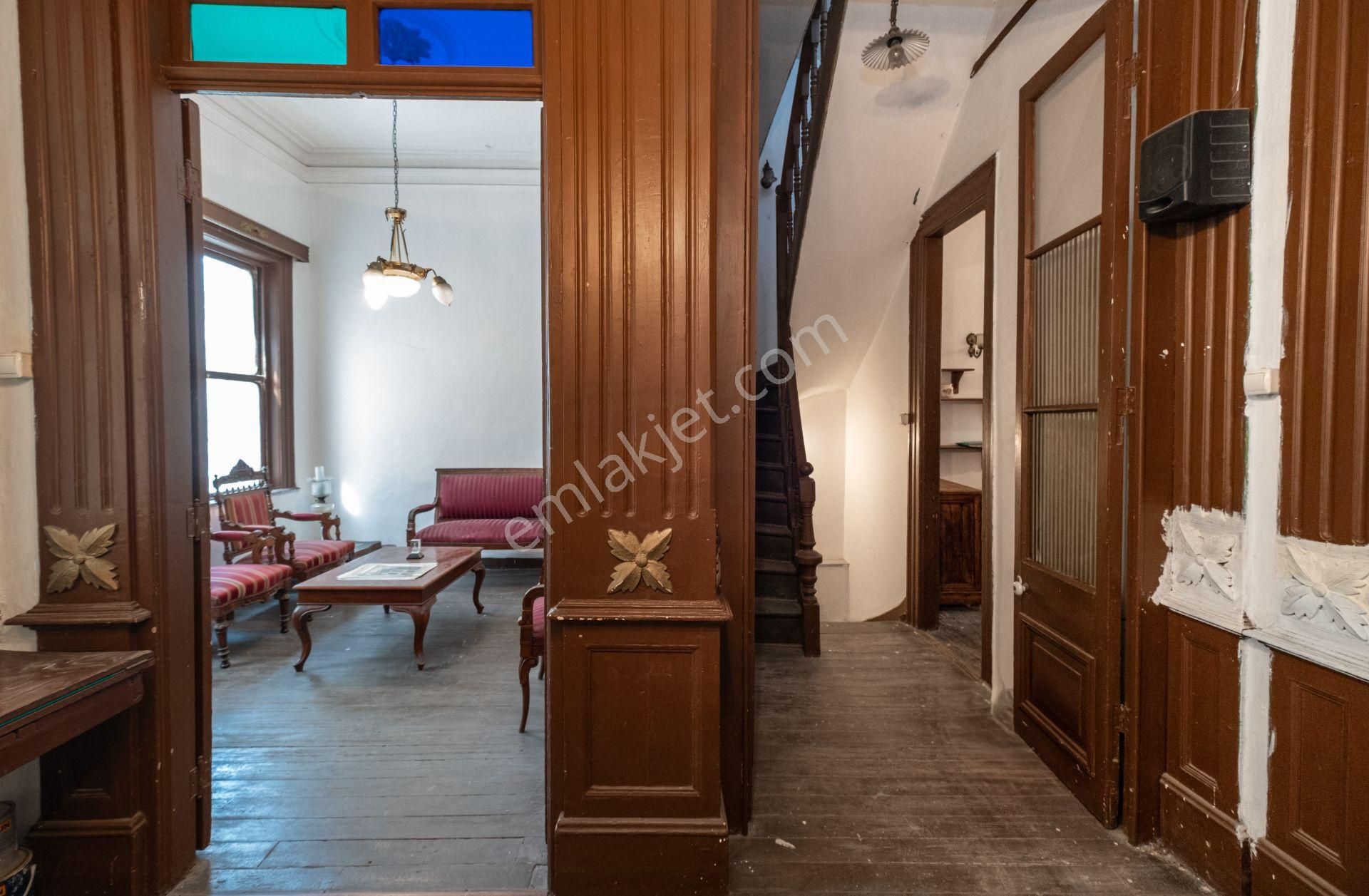 Karşıyaka'nın Merkezinde Müstakil Satılık Köşk - Görsel 5