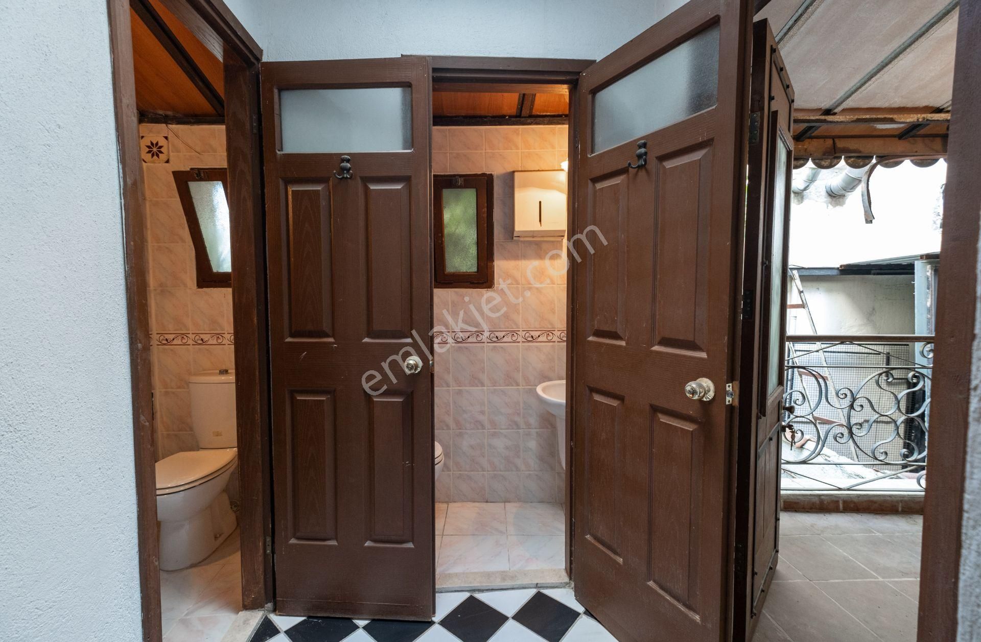 Karşıyaka'nın Merkezinde Müstakil Satılık Köşk - Görsel 24