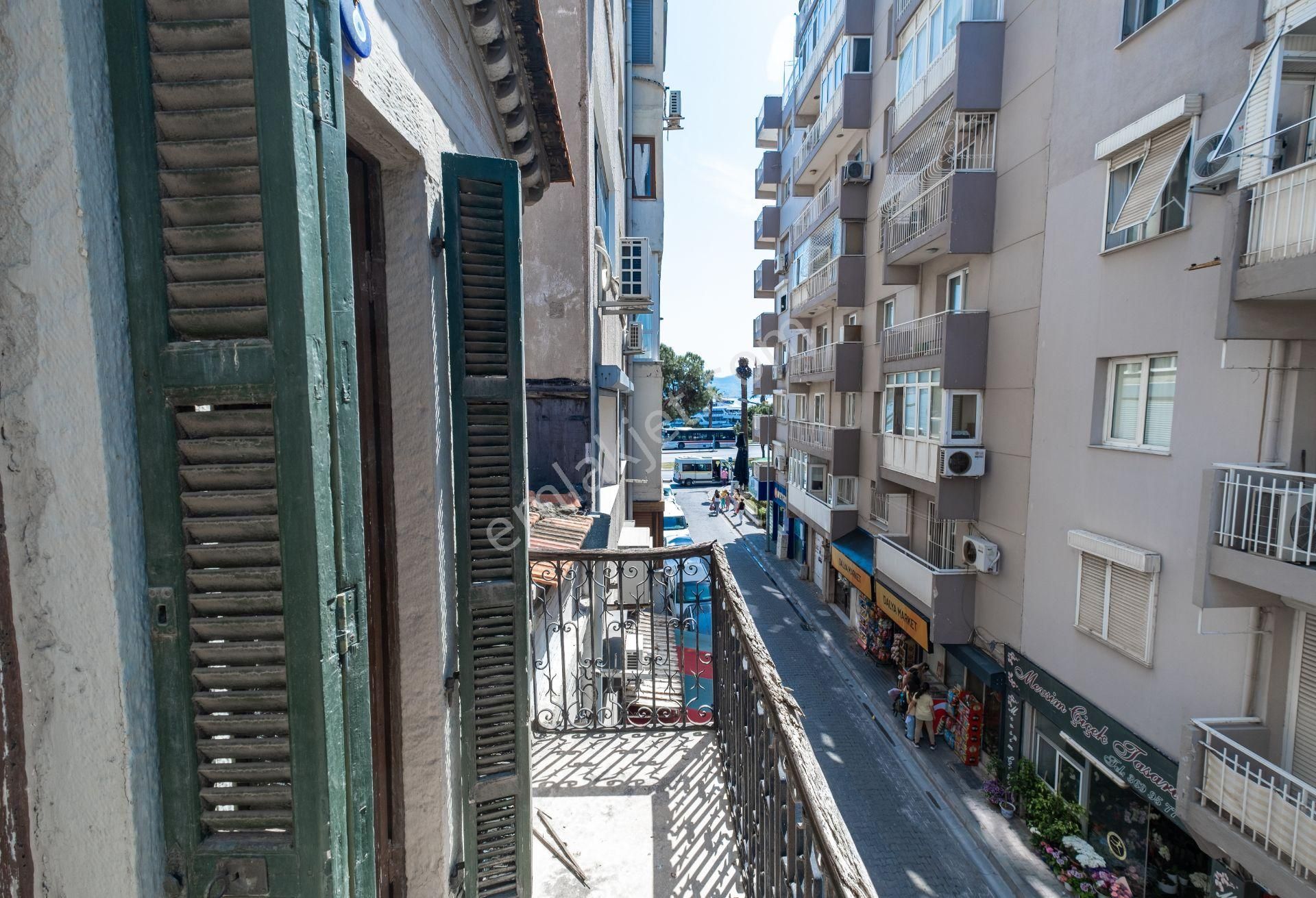 Karşıyaka'nın Merkezinde Müstakil Satılık Köşk - Görsel 12