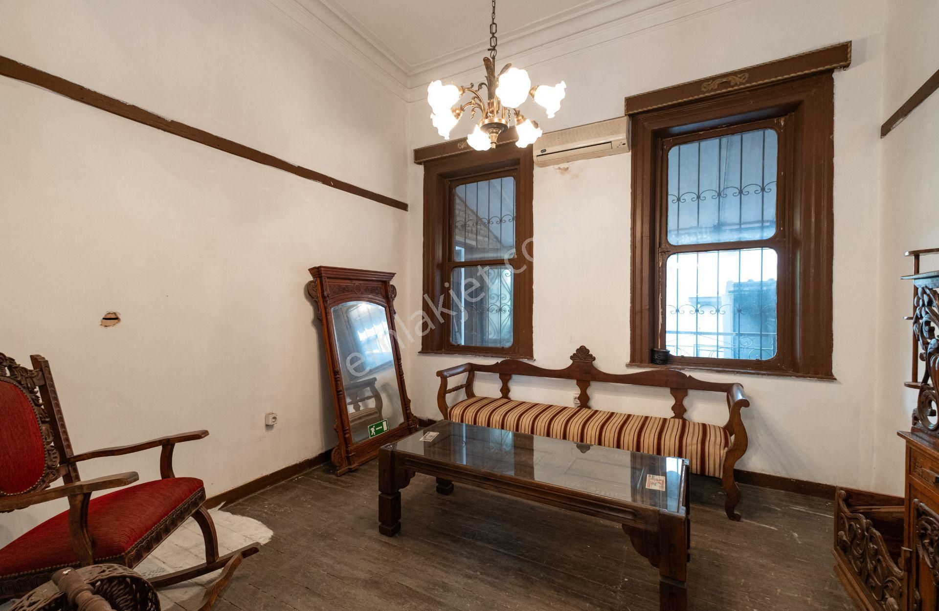 Karşıyaka'nın Merkezinde Müstakil Satılık Köşk - Görsel 6