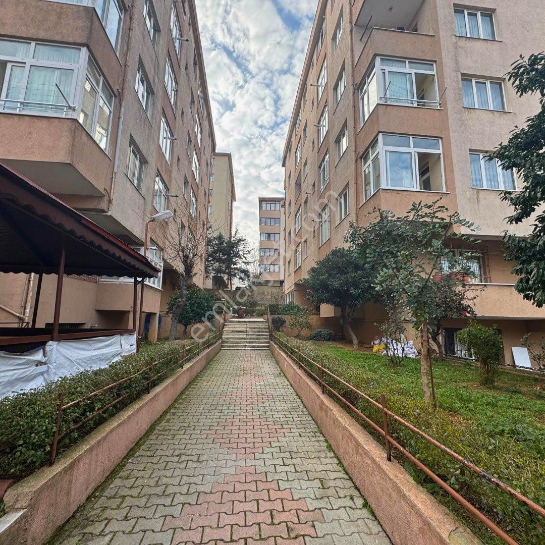 Ataşehir İçerenköy Okula Yakın Kiralık Daire İçerenköy’de Butik Sitede 2+1 Asansörlü Otoparklı Çift Balkonlu Kiralık Daire