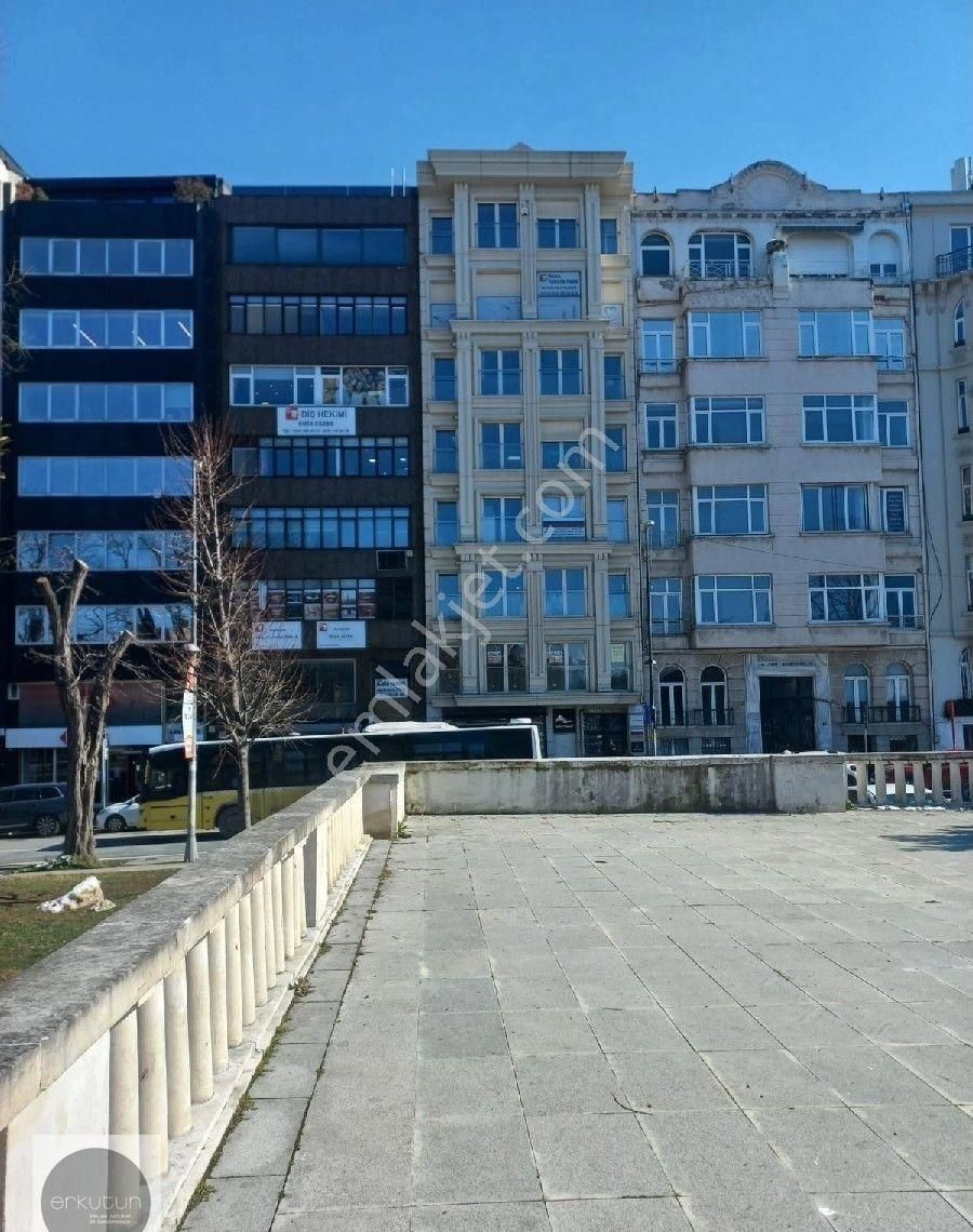 İstanbul Beyoğlu Kiralık Apartman Dairesi Erkutun'dan, Taksim Mete Caddesi'nde, Akm Yanı Genç Binada Kiralık Daire