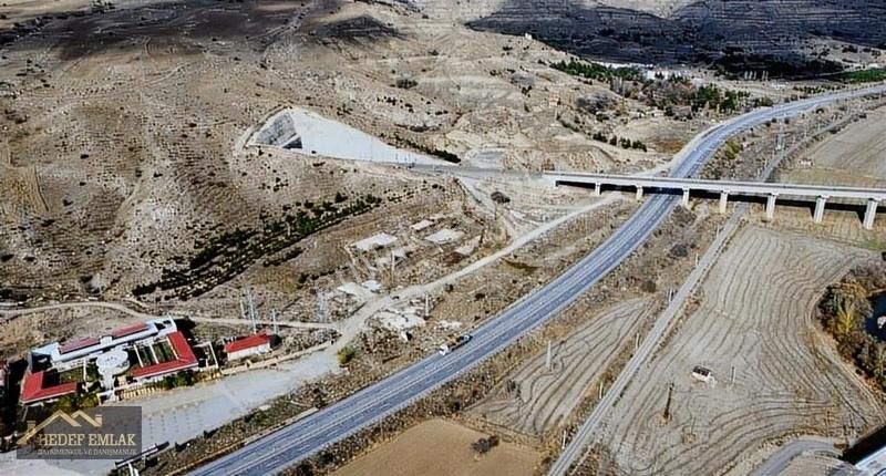 Sivas Merkez Köklüce Köyü Satılık Tarla Hedef Emlak'tan Köklüce'de 20.938 M2 Yol Üstü Satılık Tarla