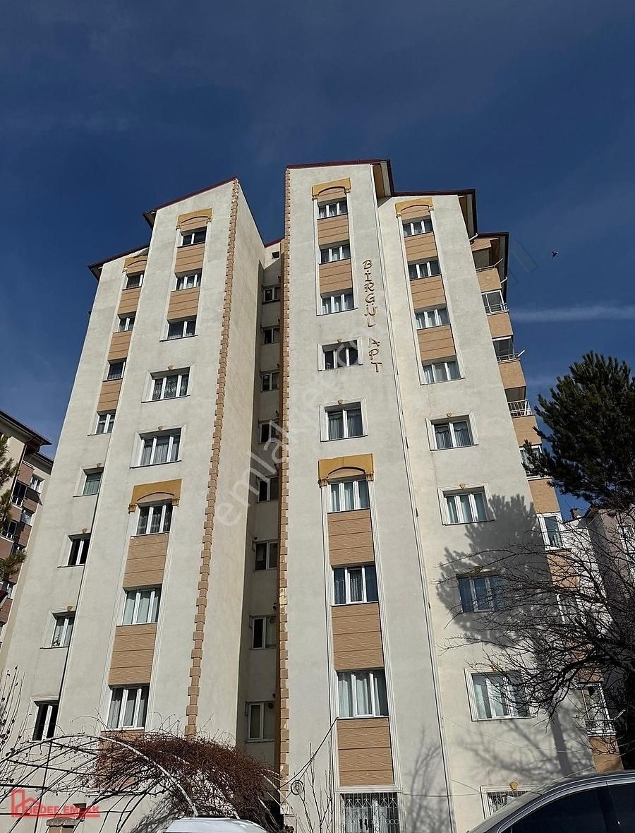 Sivas Merkez Yenişehir Satılık Daire Hedef Emlak'tan Yenişehir Mah. 2+1 Satılık Masrafsız Daire