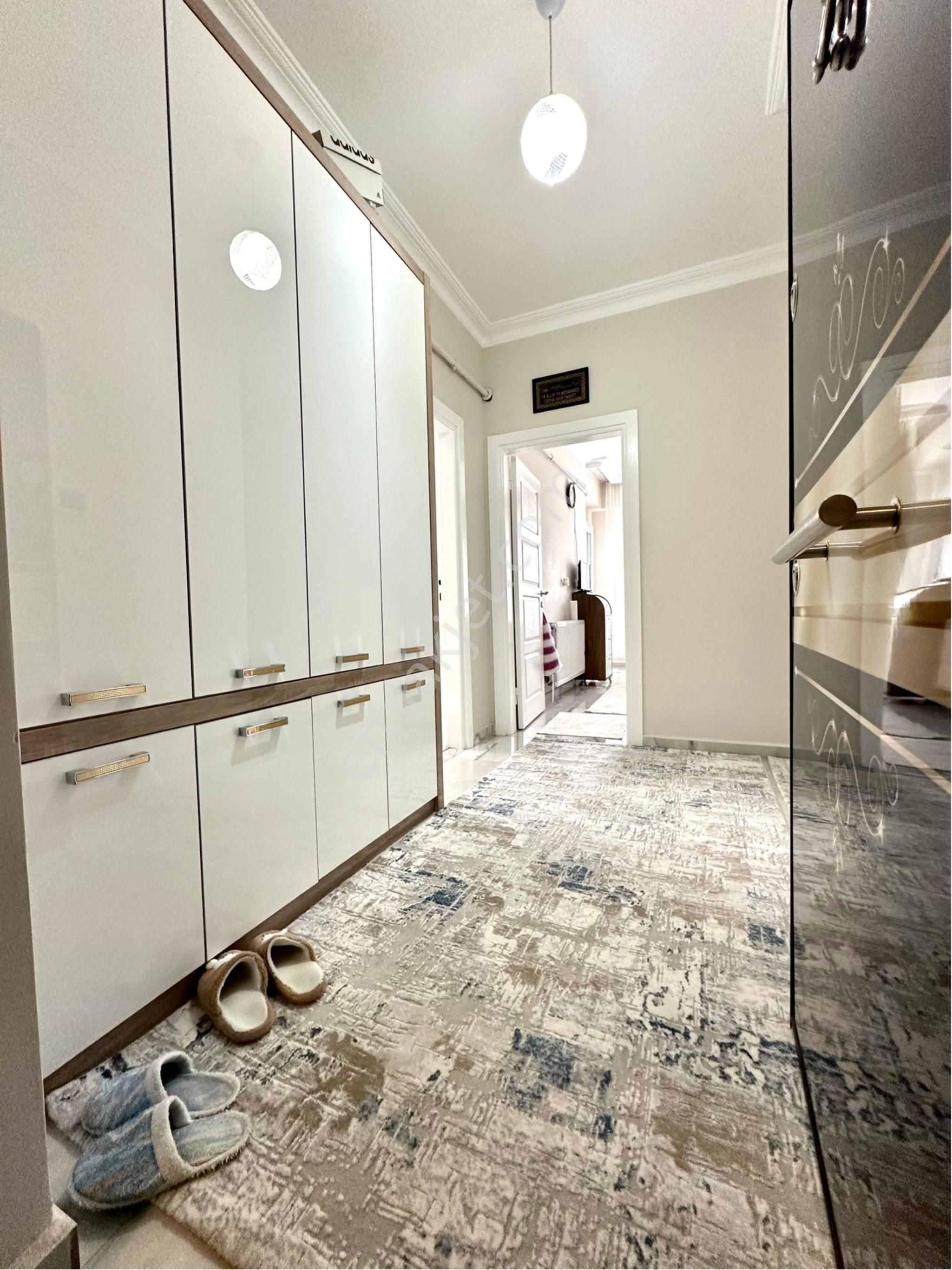 Yenişafakta Asansörlü Arakat 2 Balkonlu 120 M2 2+1 Daire - Görsel 7