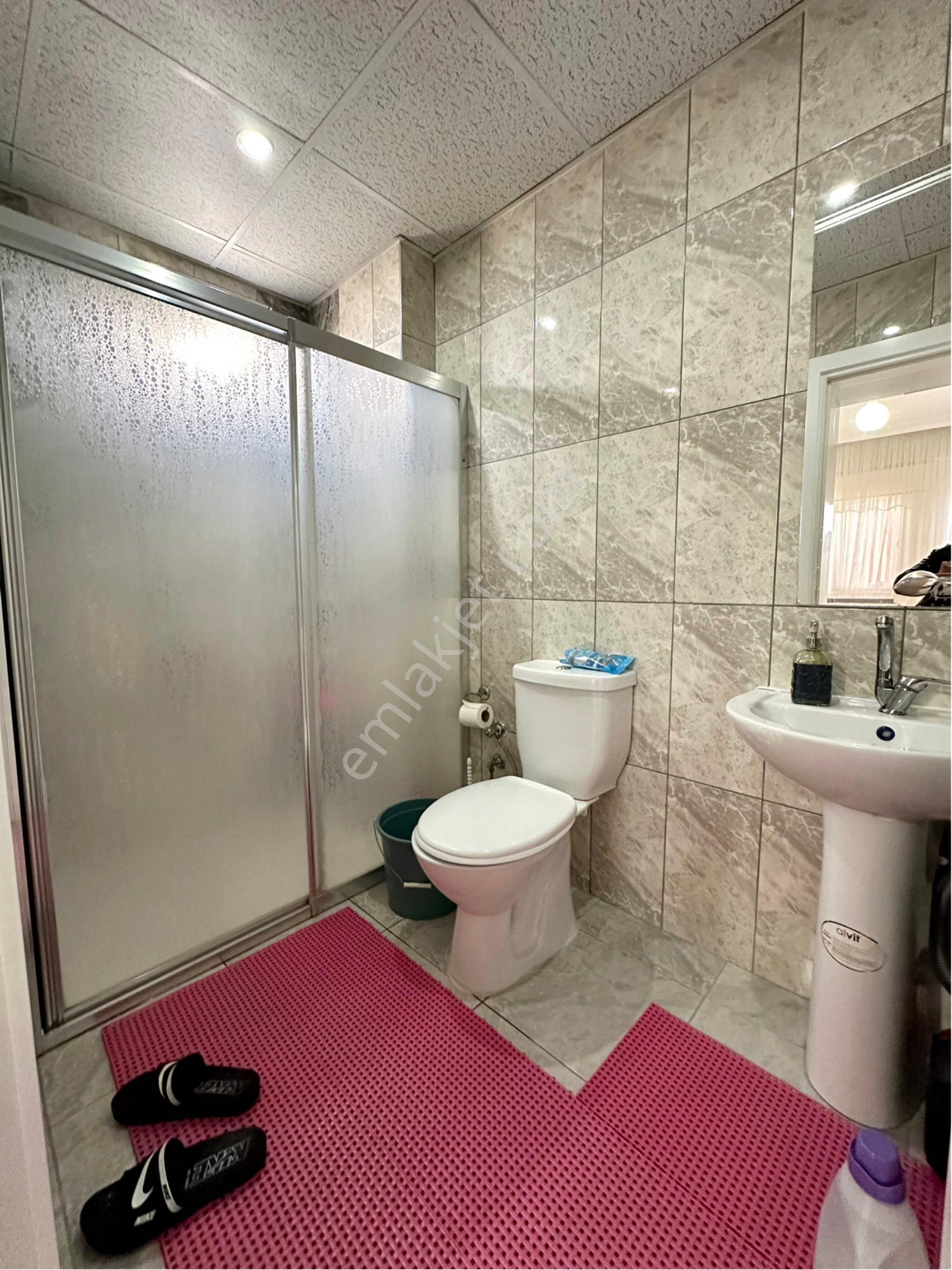 Yenişafakta Asansörlü Arakat 2 Balkonlu 120 M2 2+1 Daire - Görsel 20