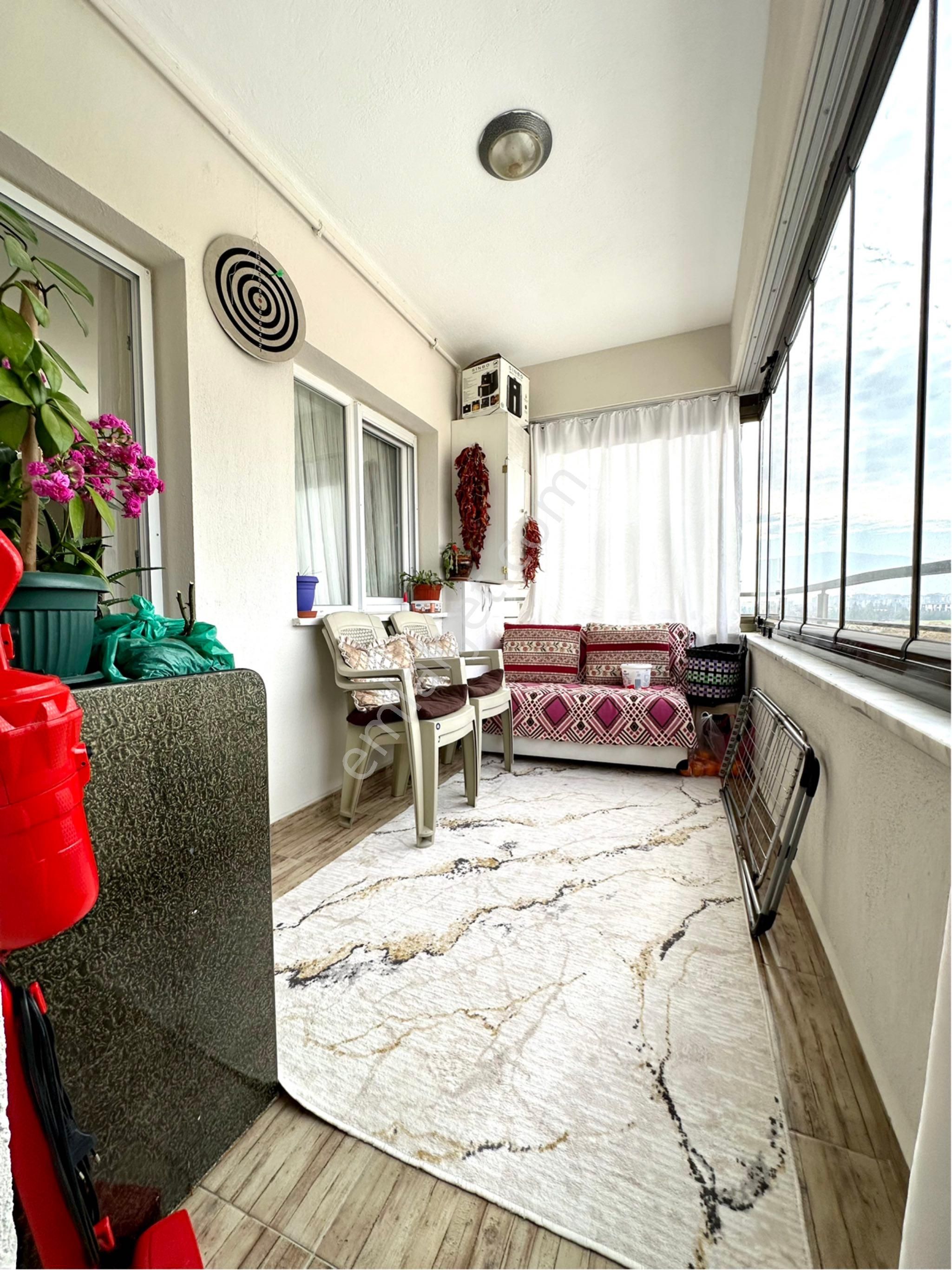 Yenişafakta Asansörlü Arakat 2 Balkonlu 120 M2 2+1 Daire - Görsel 13