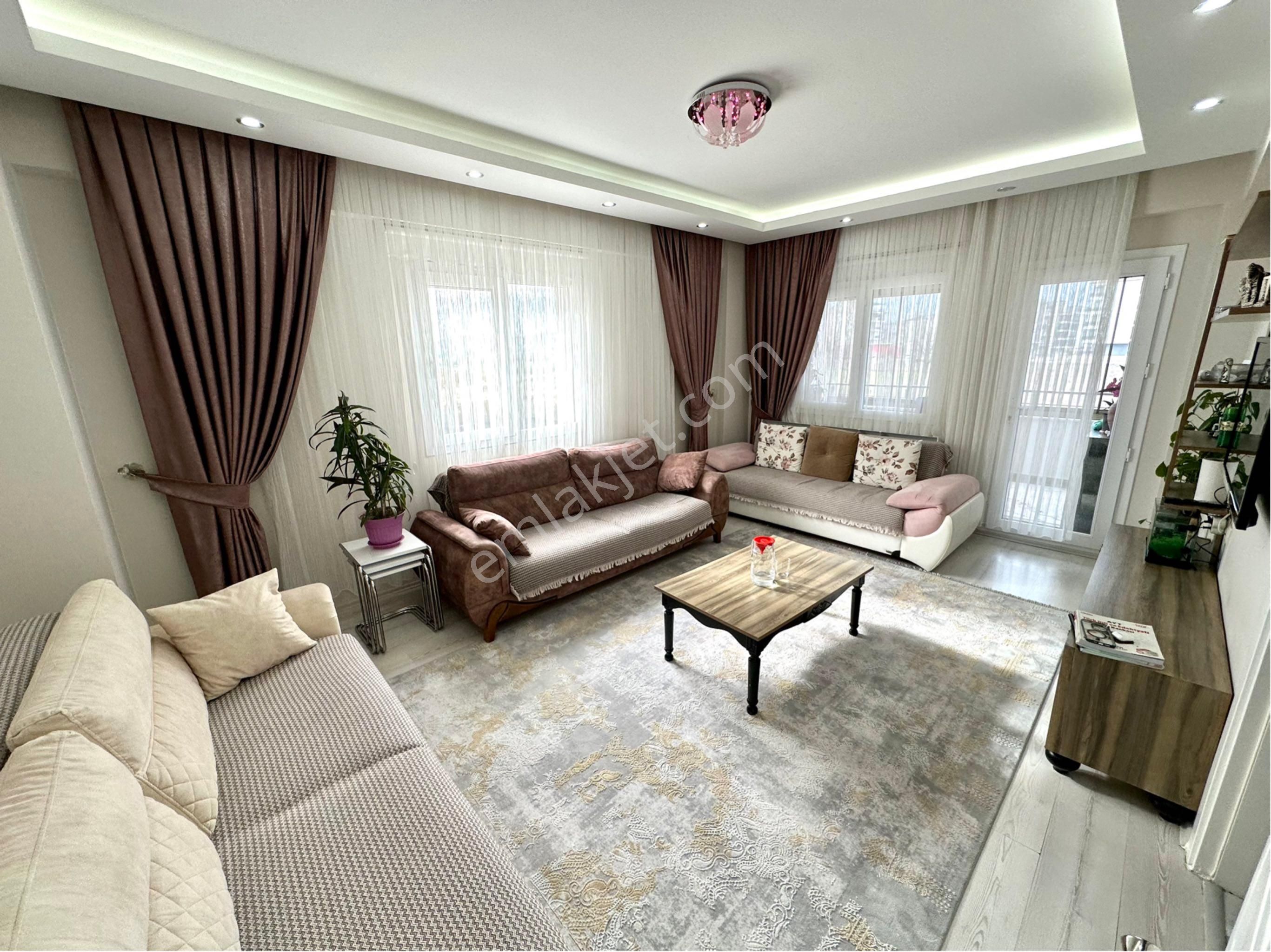 Yenişafakta Asansörlü Arakat 2 Balkonlu 120 M2 2+1 Daire - Görsel 5