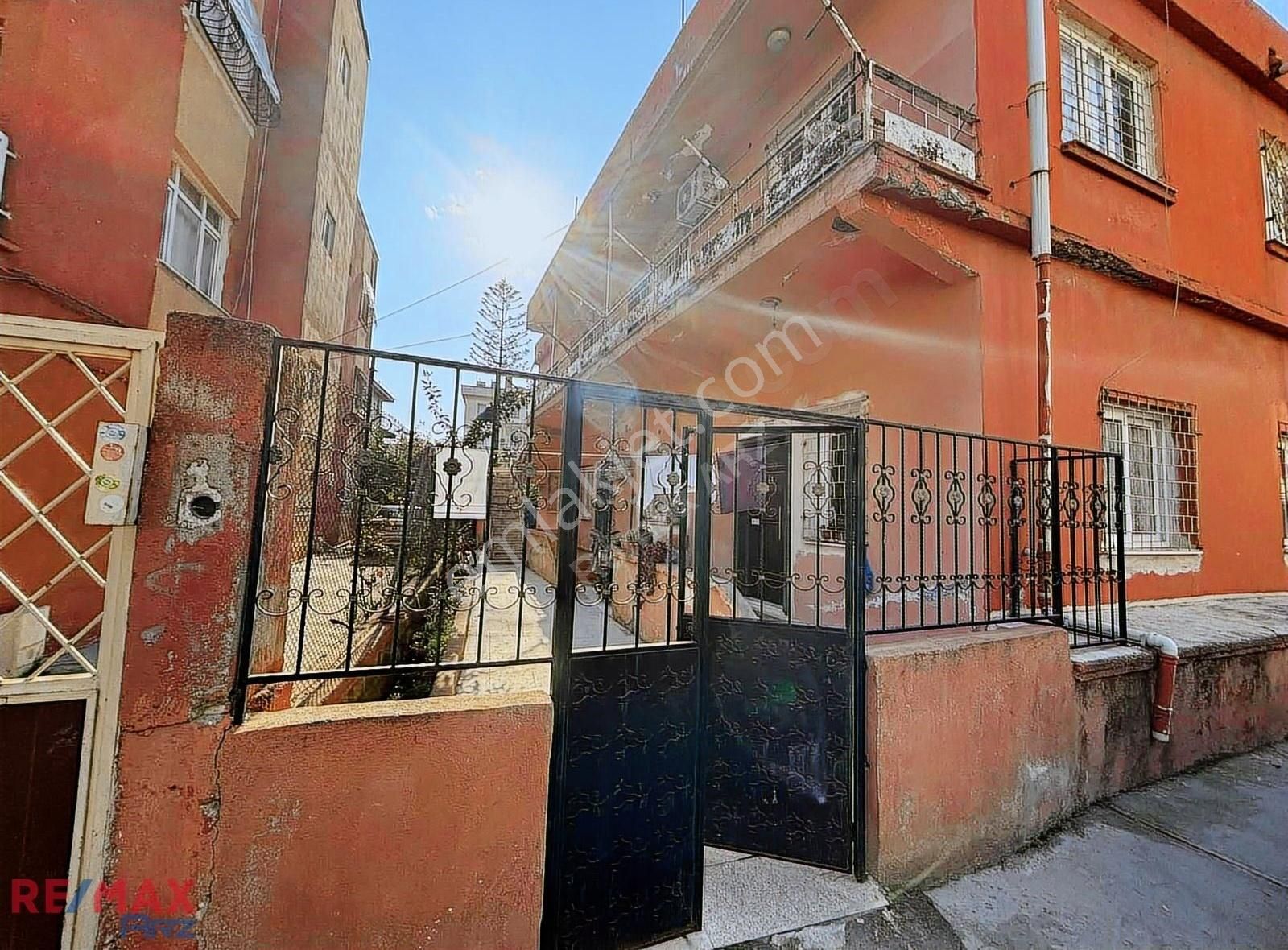 Tarsus Anıt Satılık Daire Anıt Mahallesi 434 M2 Satılık Arsa Ve Kargır Ev