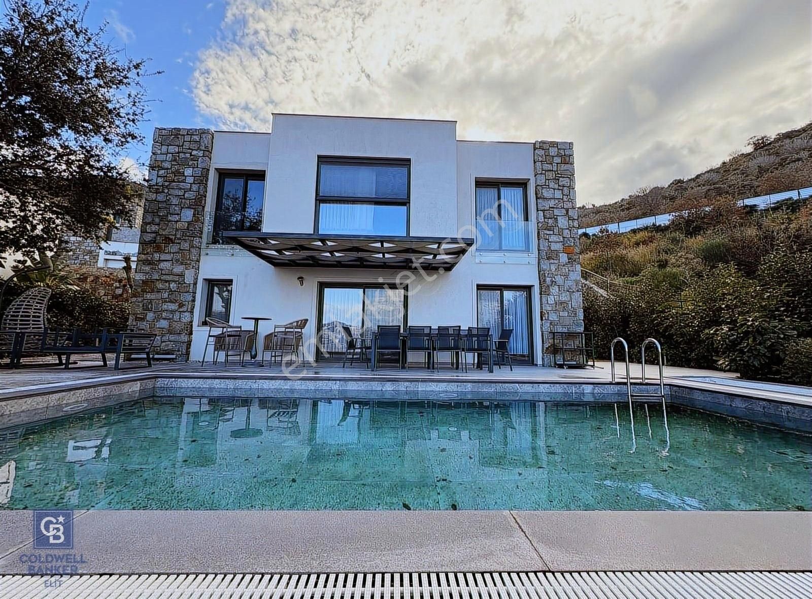 Bodrum Gümüşlük Satılık Villa Gümüşlük'te Özel Havuzlu Deniz Manzaralı Villa